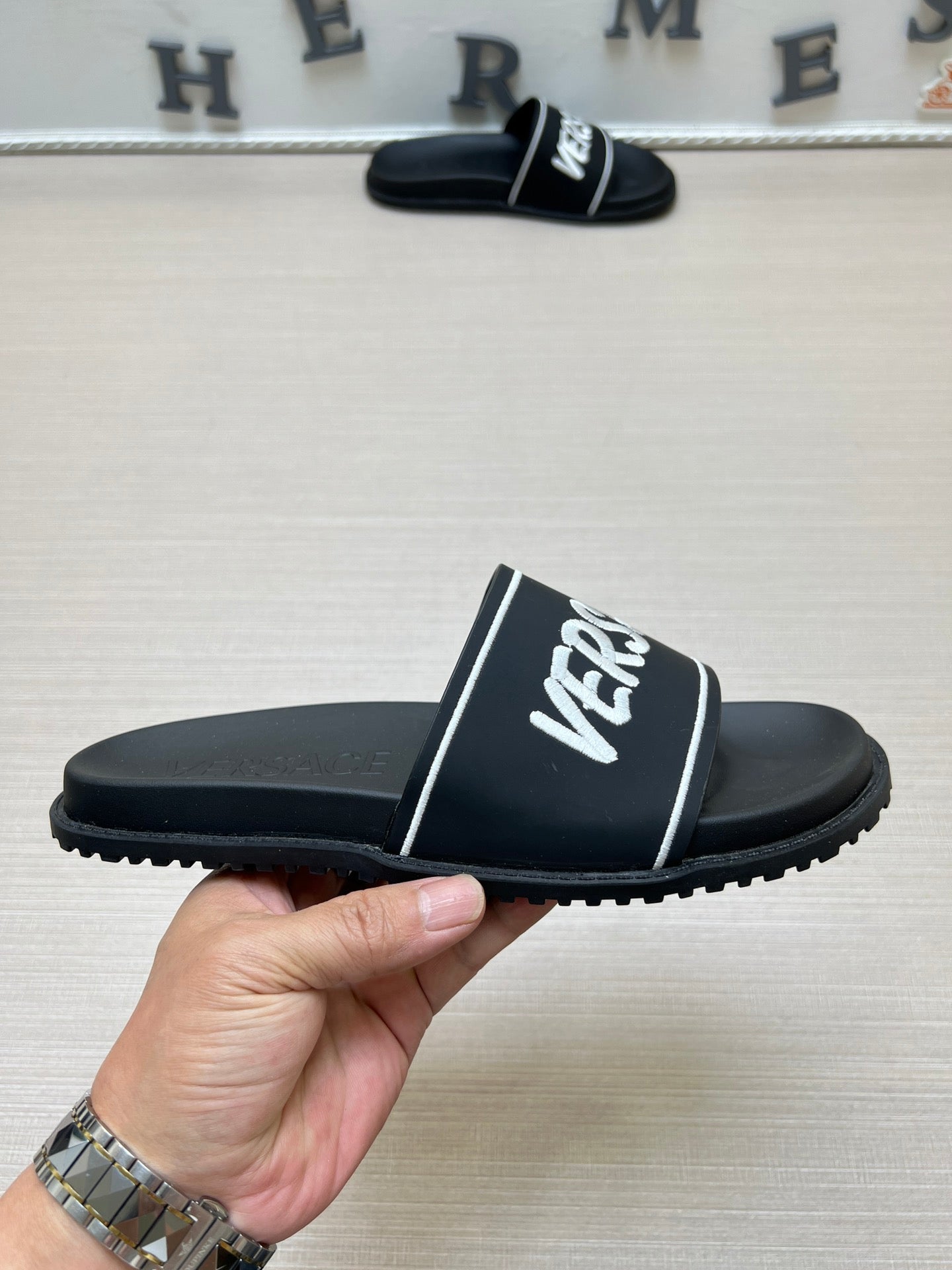 54V54ZDE Stylish slippers