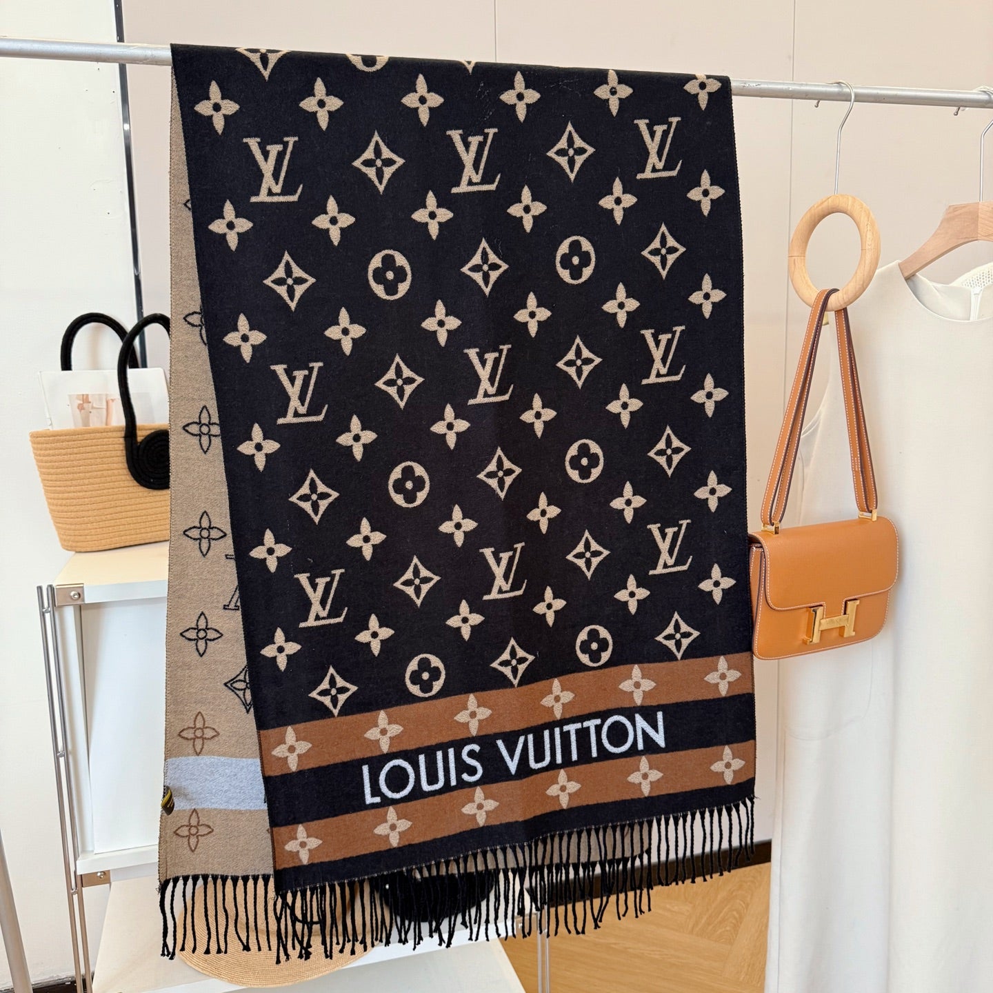 185ZE69WDE Stylish Winter Scarves