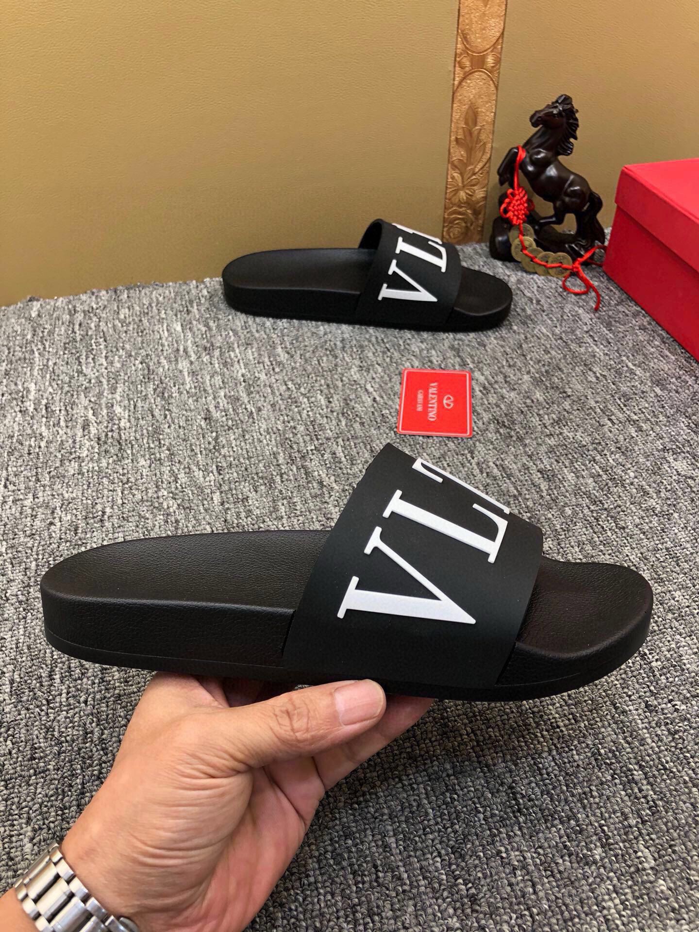 54VL52ZDE Stylish slippers