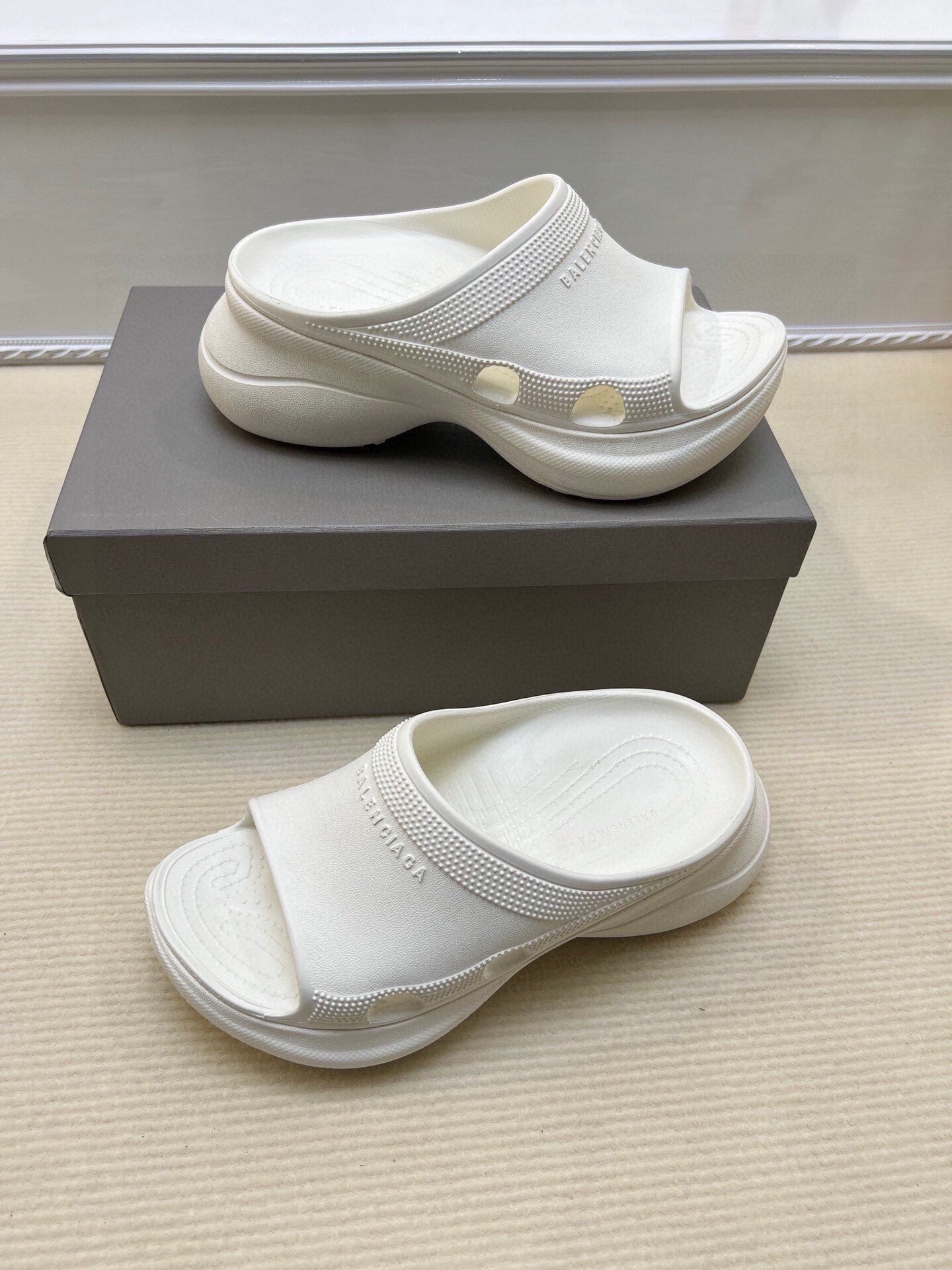 54J41ZDE Stylish slippers Sole thickness 6cm
