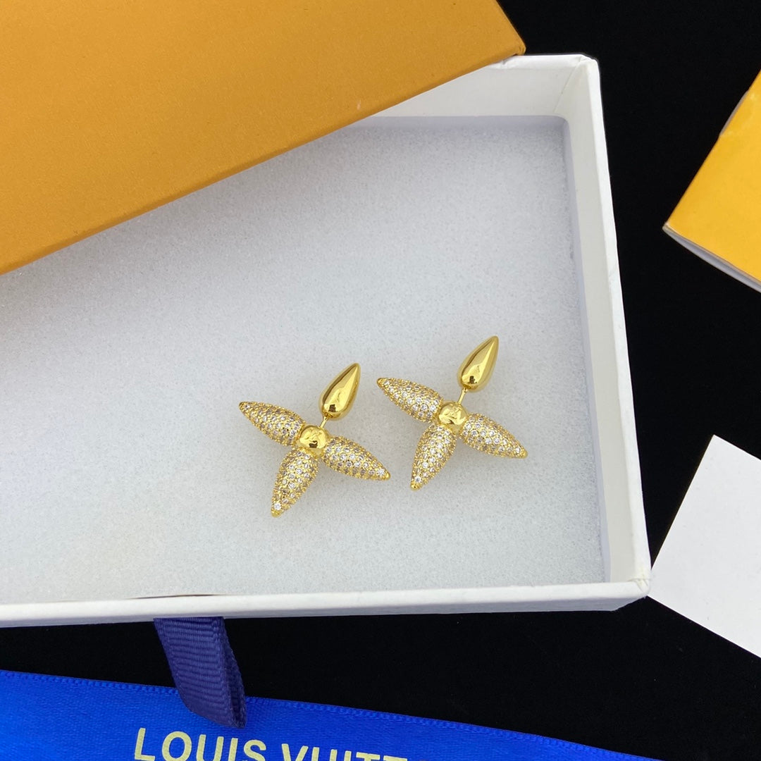 14E513EDE Stylish Earrings