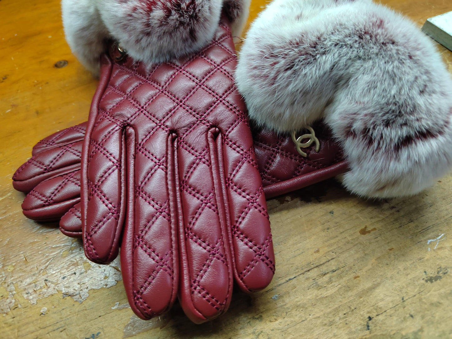 24C113SDE Stylish gloves