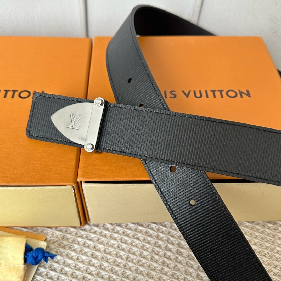 14E136PDE Stylish High quality belt With full package