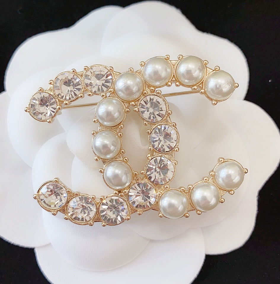 14C229XDE Stylish Brooch