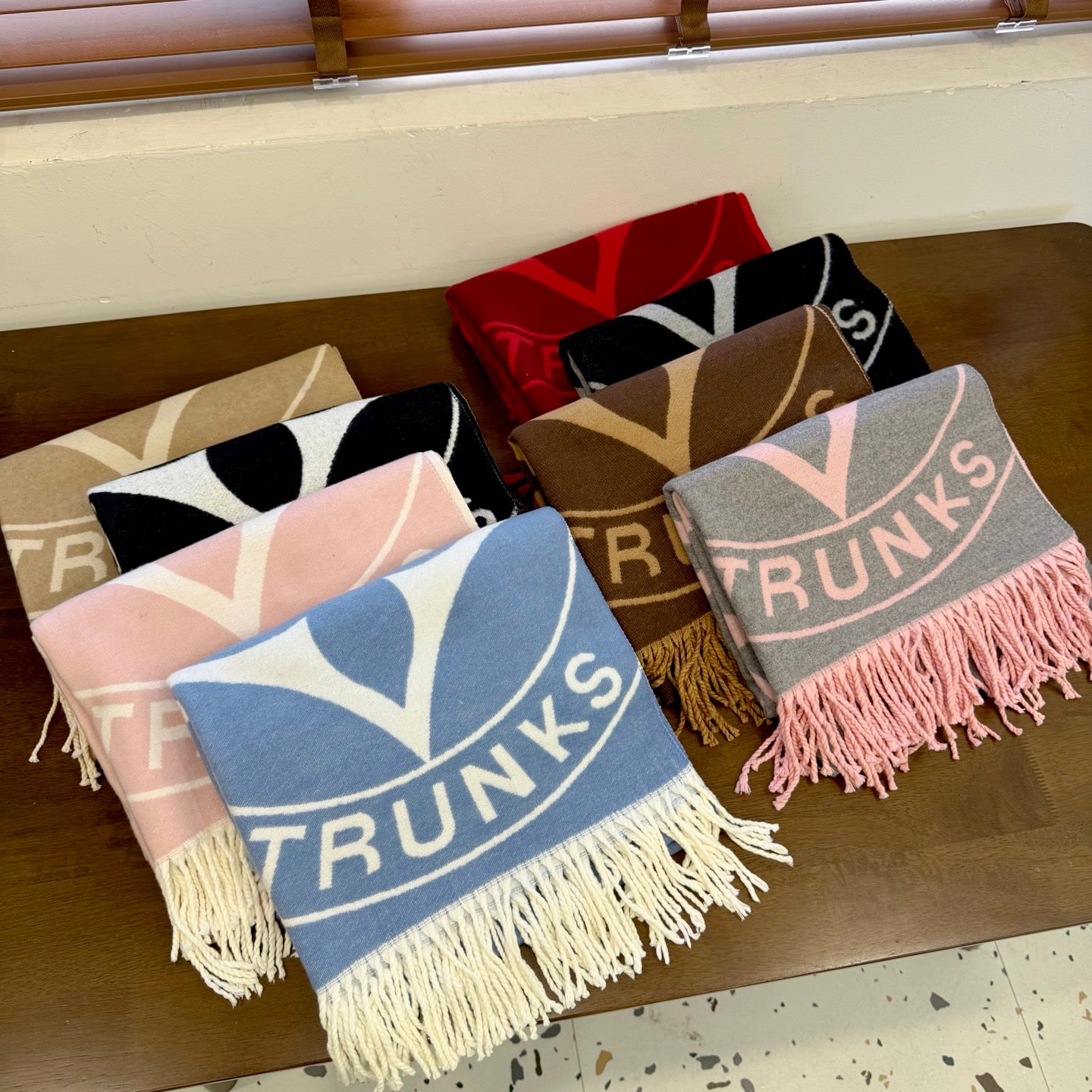 175RE3WDE Stylish Winter Scarves