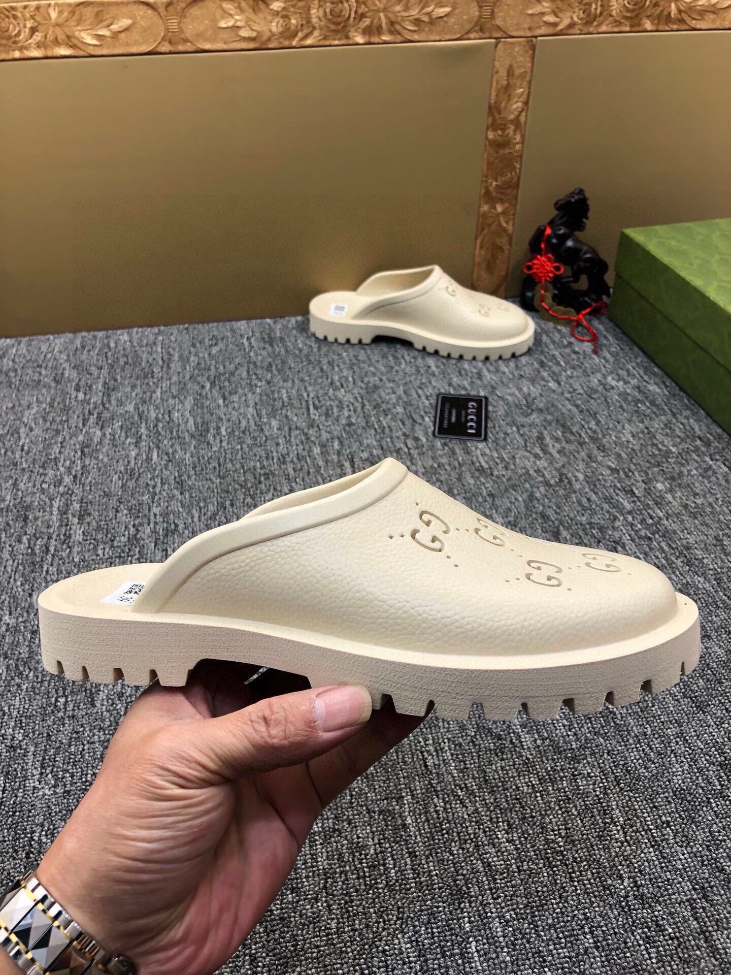 54B26ZDE Stylish slippers
