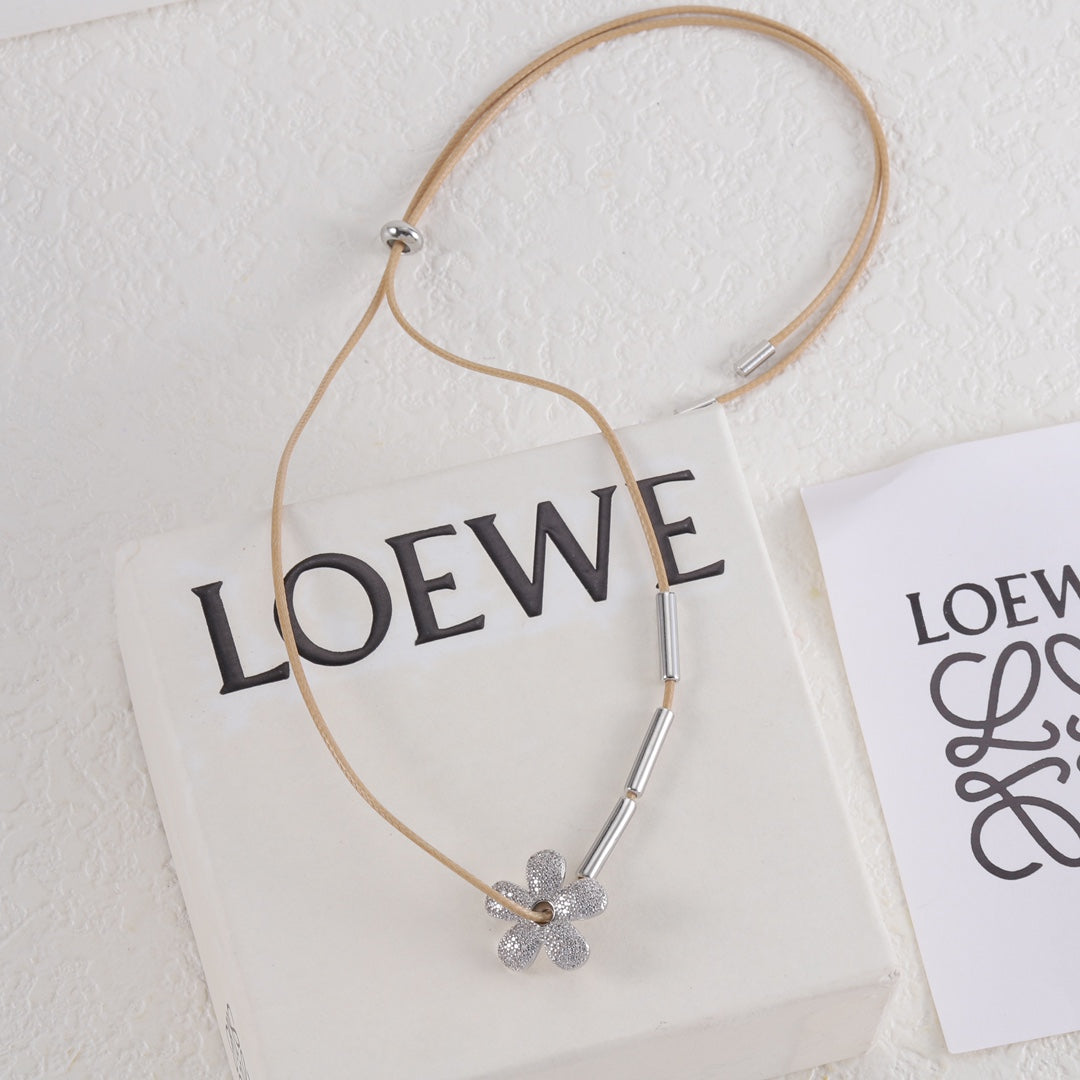 14A958XDE Stylish Necklaces