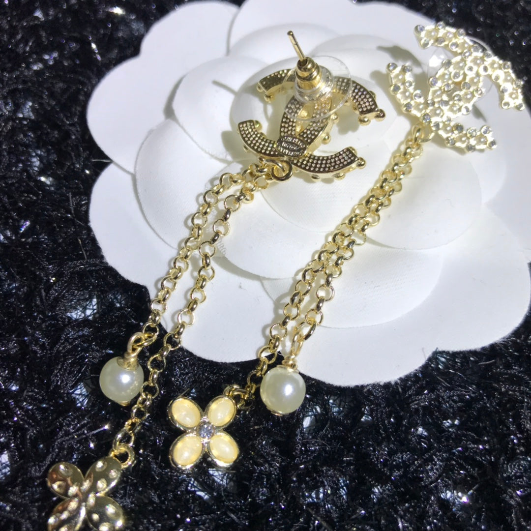 14C64EDE Stylish Earrings