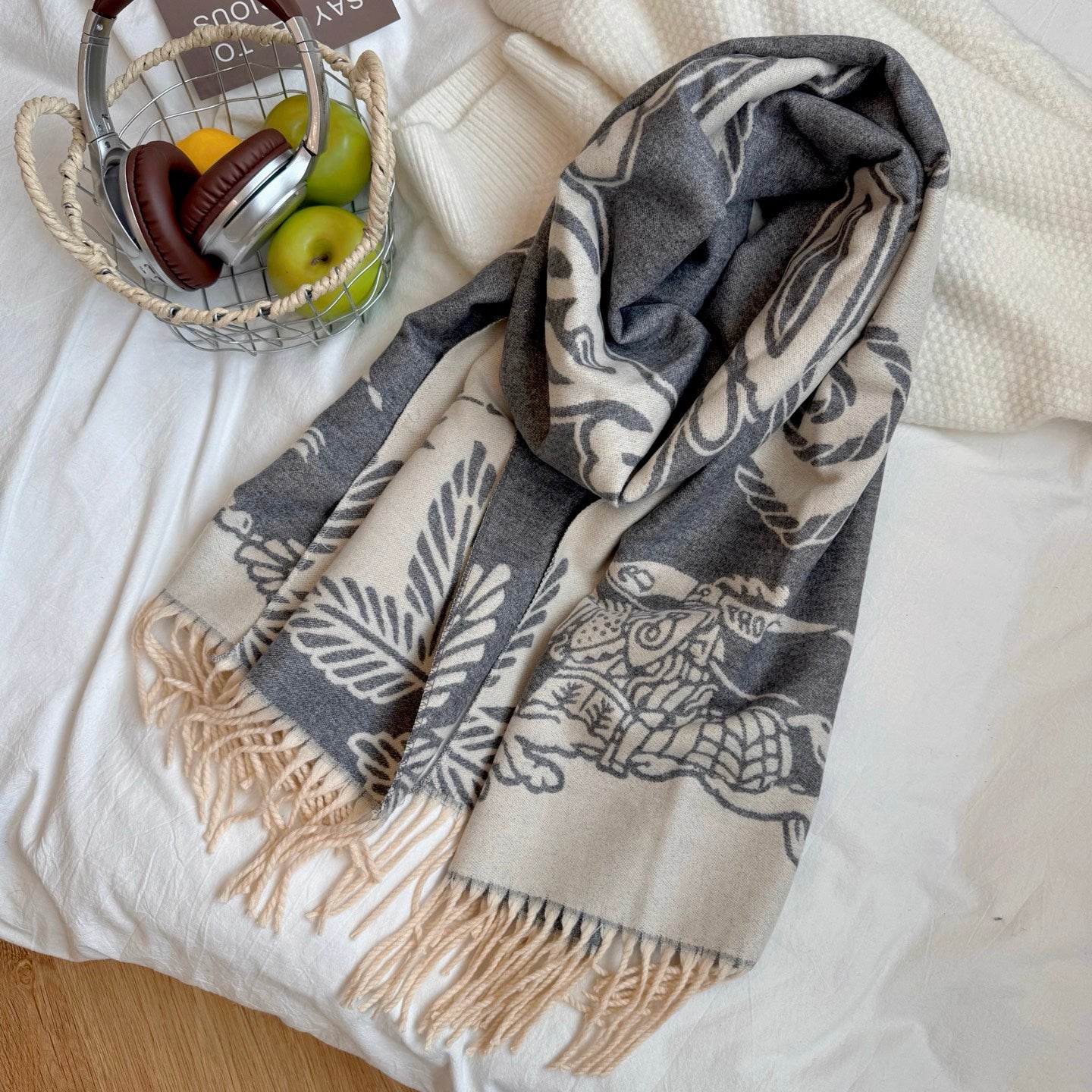 185ZR37WDE Stylish Winter Scarves
