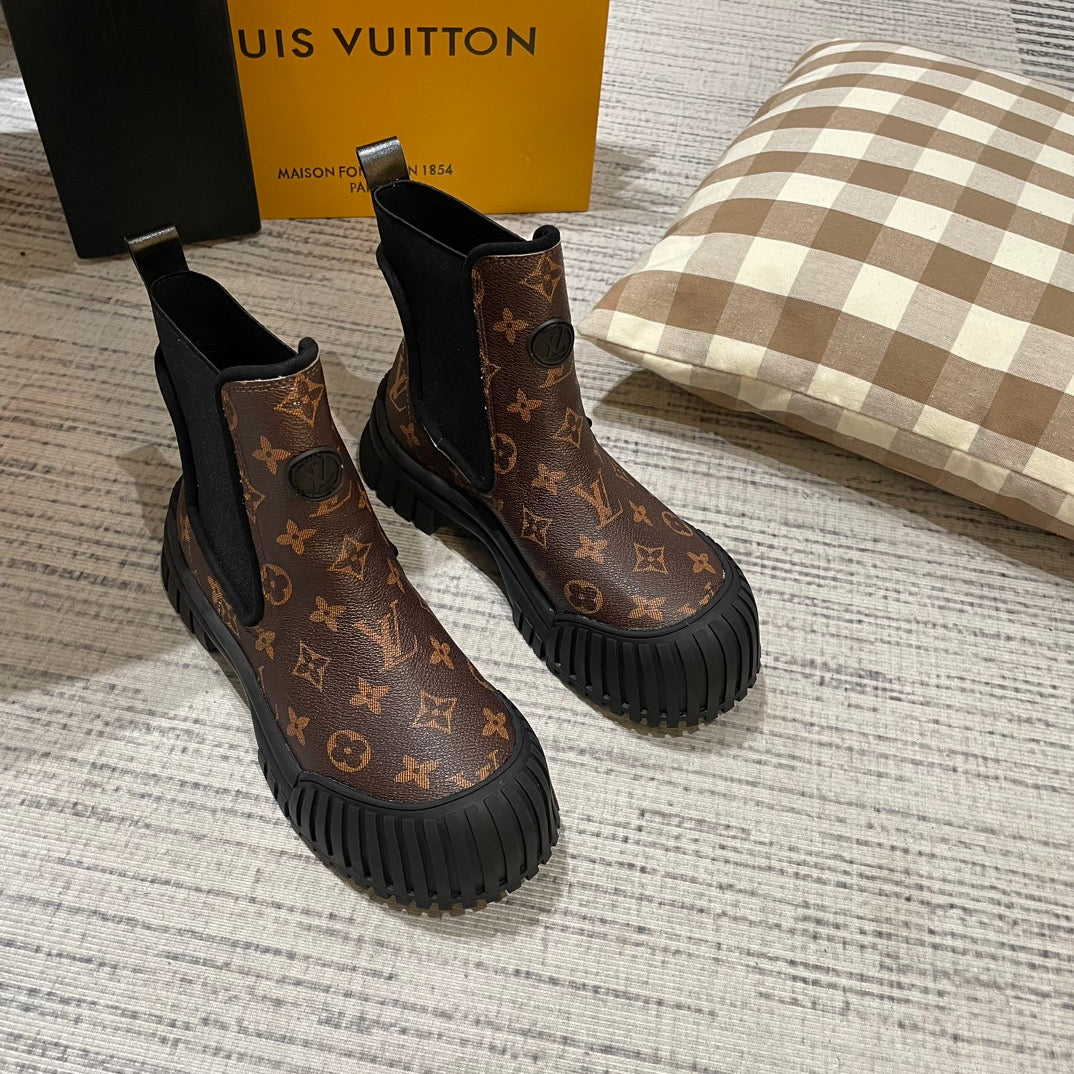1JE8ZDE Stylish leather boots