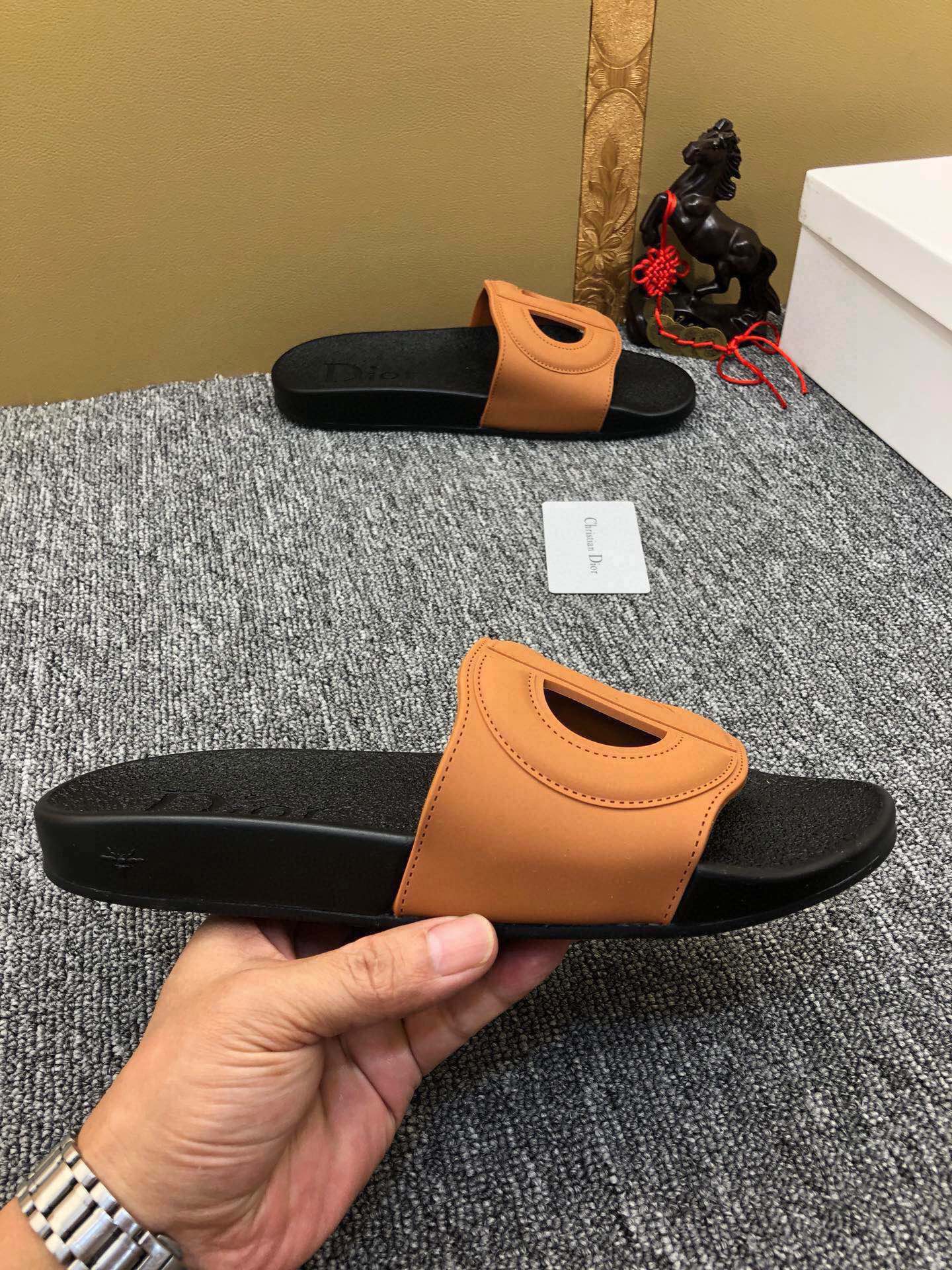 54D51ZDE Stylish slippers