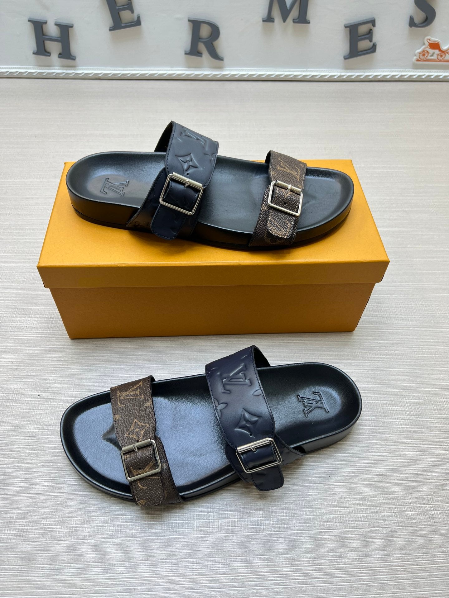 54E87ZDE Stylish slippers