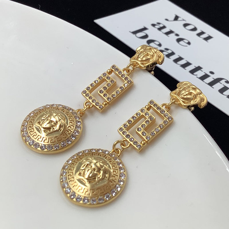 3V68EDE Stylish Earrings