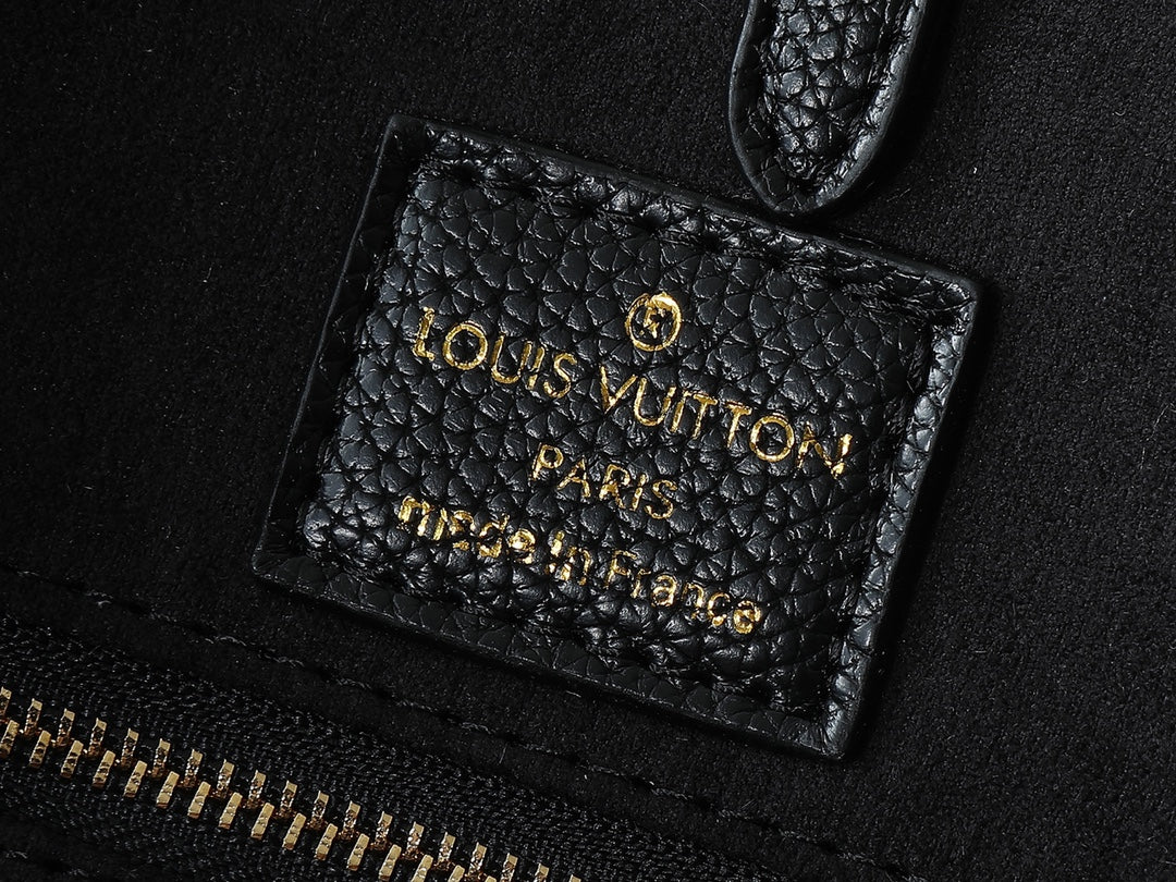 15RE22BDE Stylish genuine leather embroidered bag