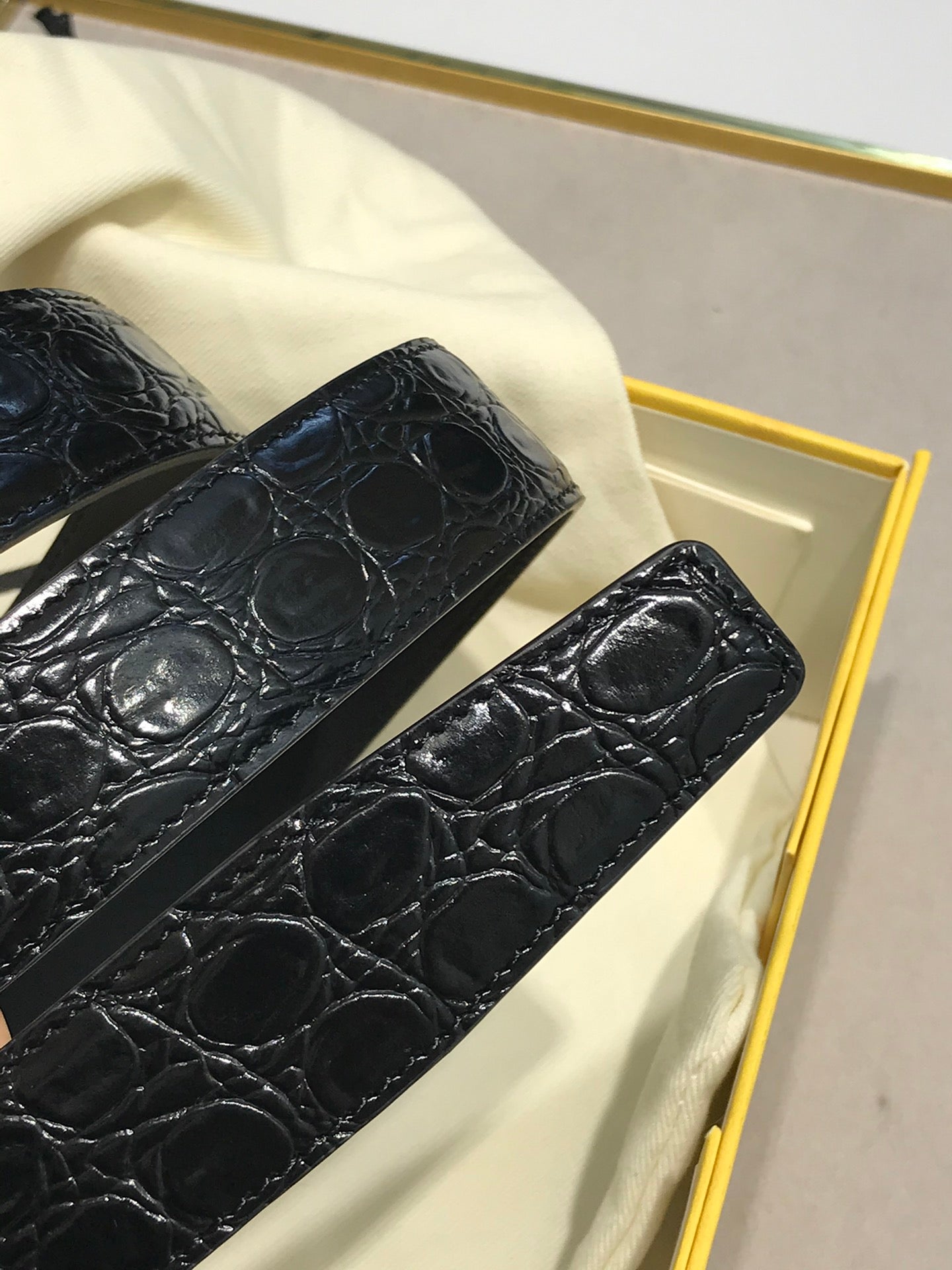 14F91PDE Stylish High quality belt With full package