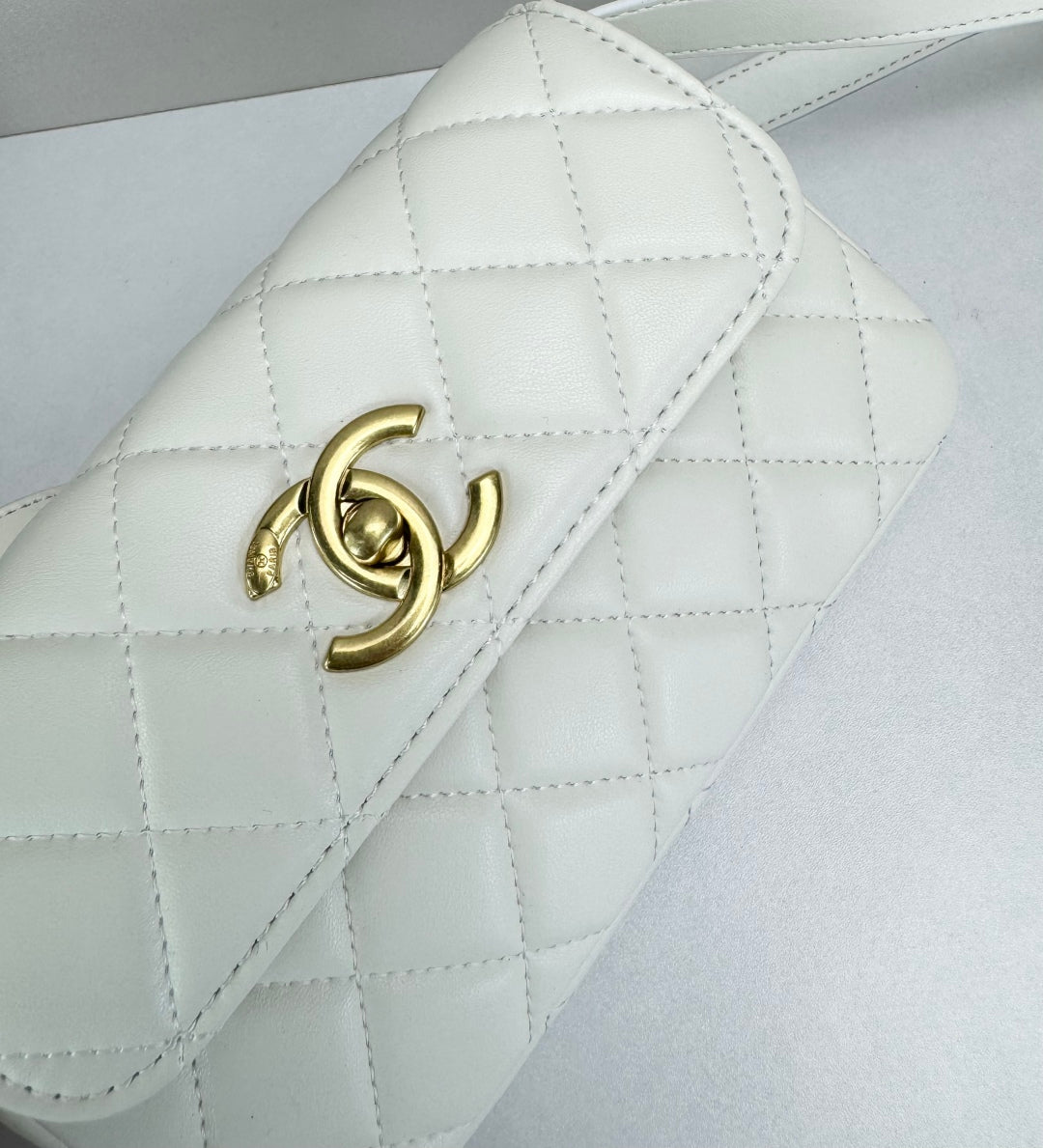15RC61BDE Stylish leather bag
