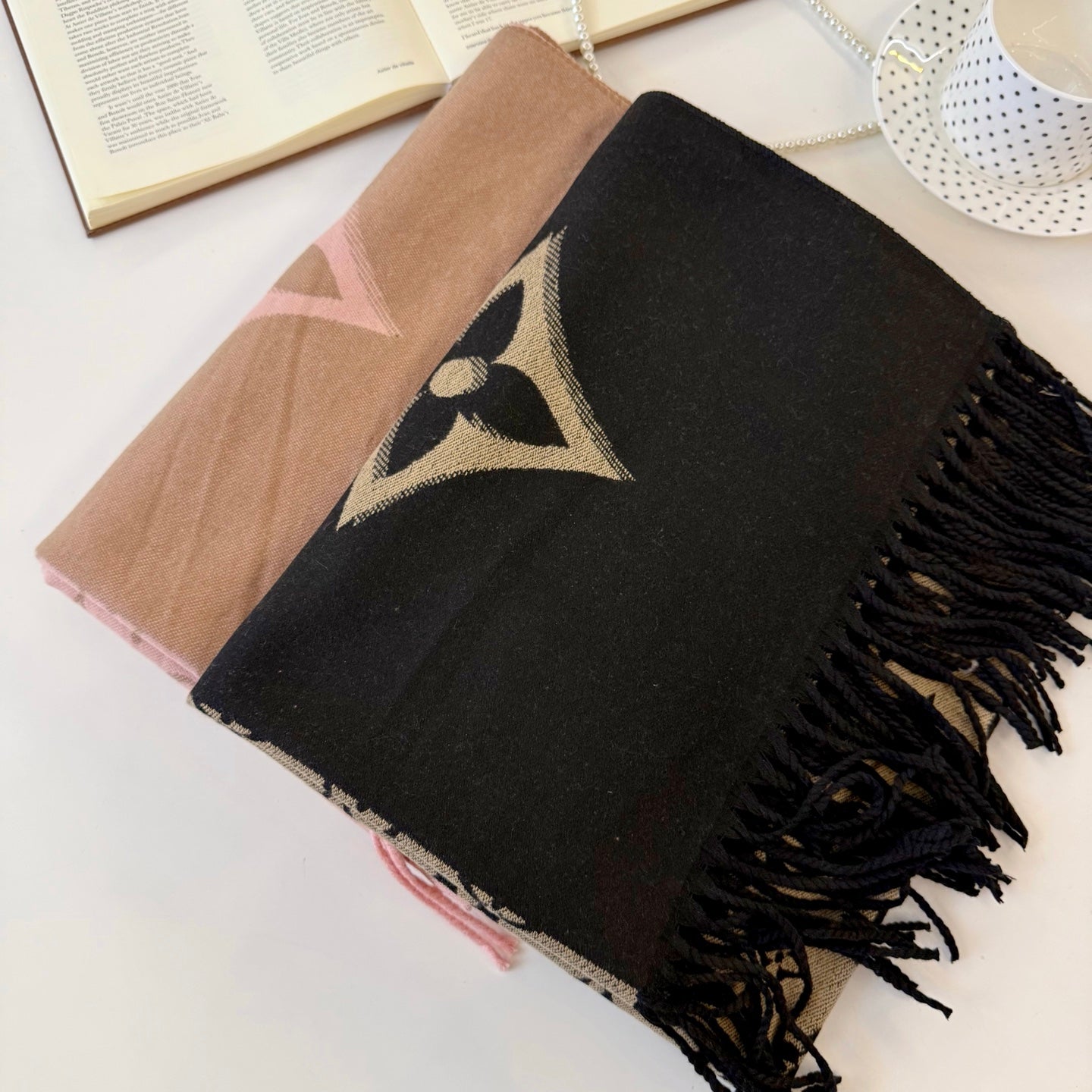 185ZE71WDE Stylish Winter Scarves