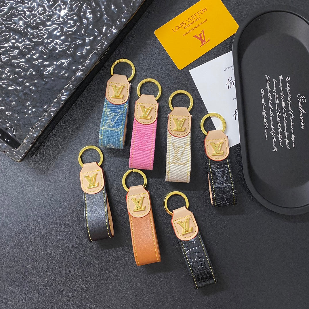 3RE1ADE Stylish key closure