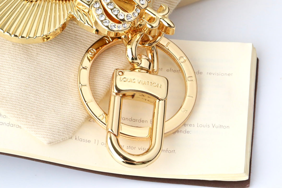 14E66ADE Stylish key closure