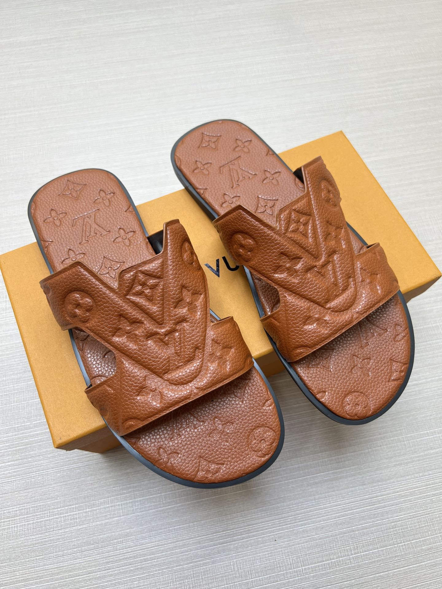 54E34ZDE Stylish slippers