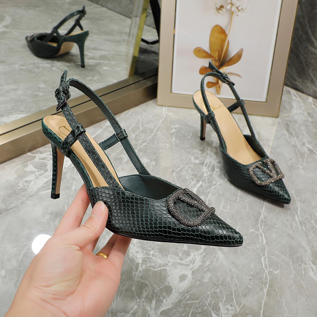 245RVL20ZDE Stylish leather High heels