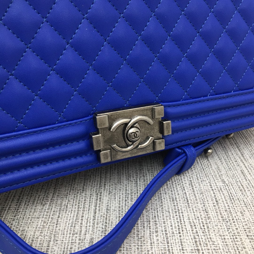 5C60BDE Stylish leather bag