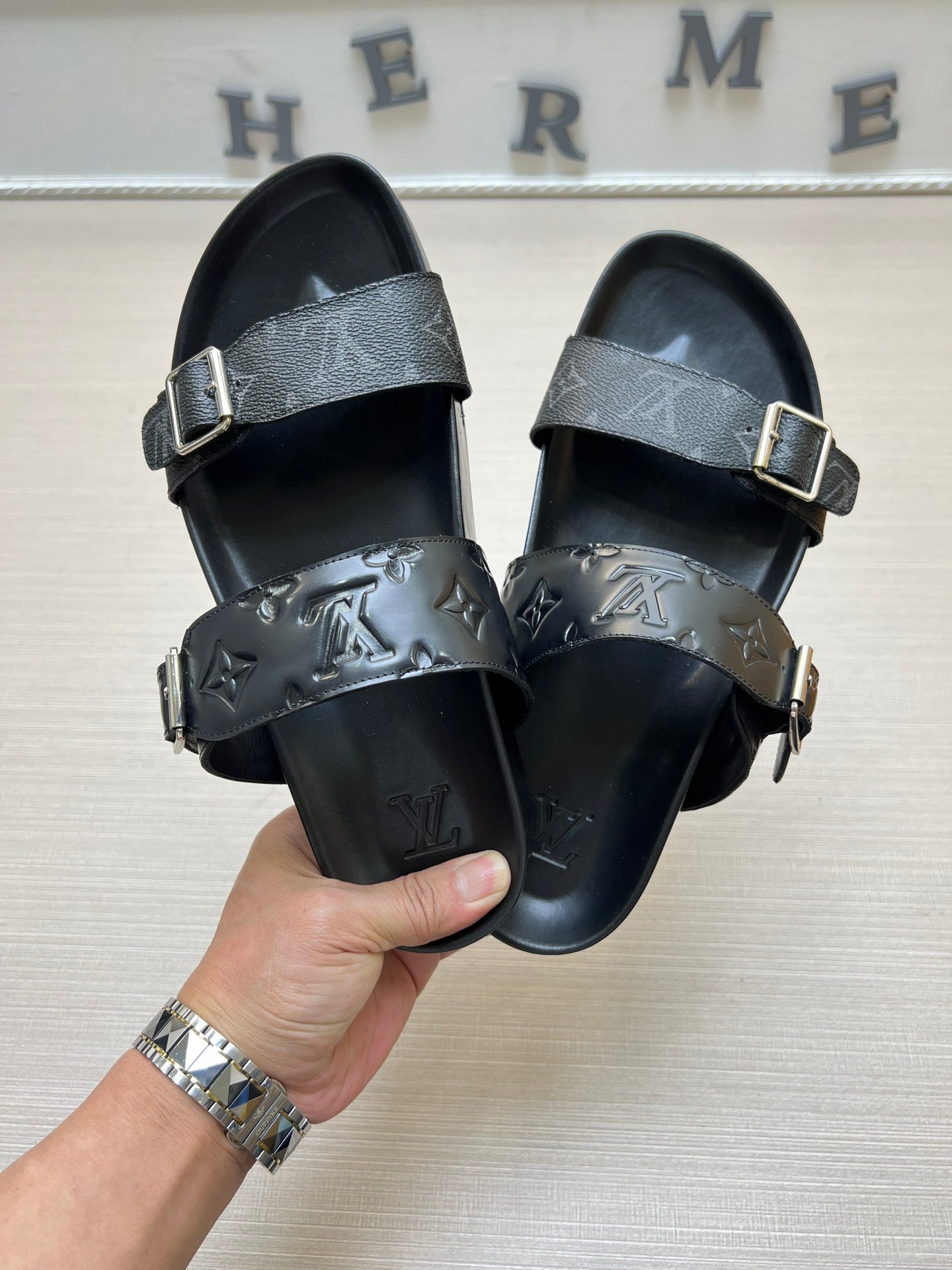 54E87ZDE Stylish slippers