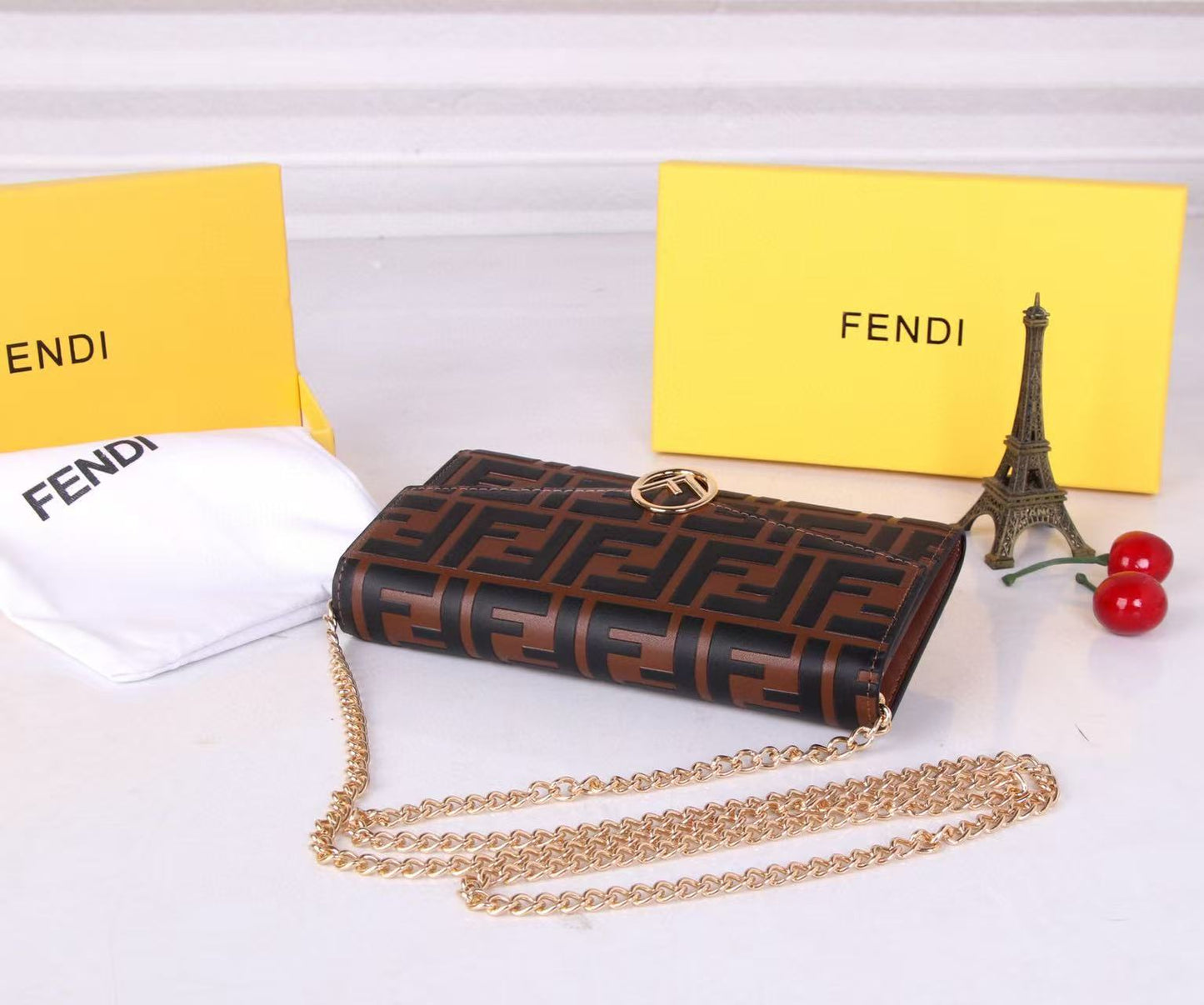 165NF107BDE Stylish leather bag