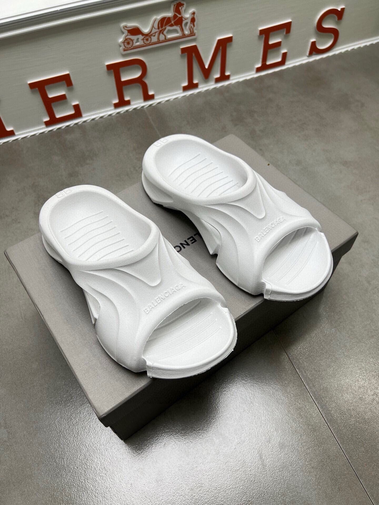 54J40ZDE Stylish slippers