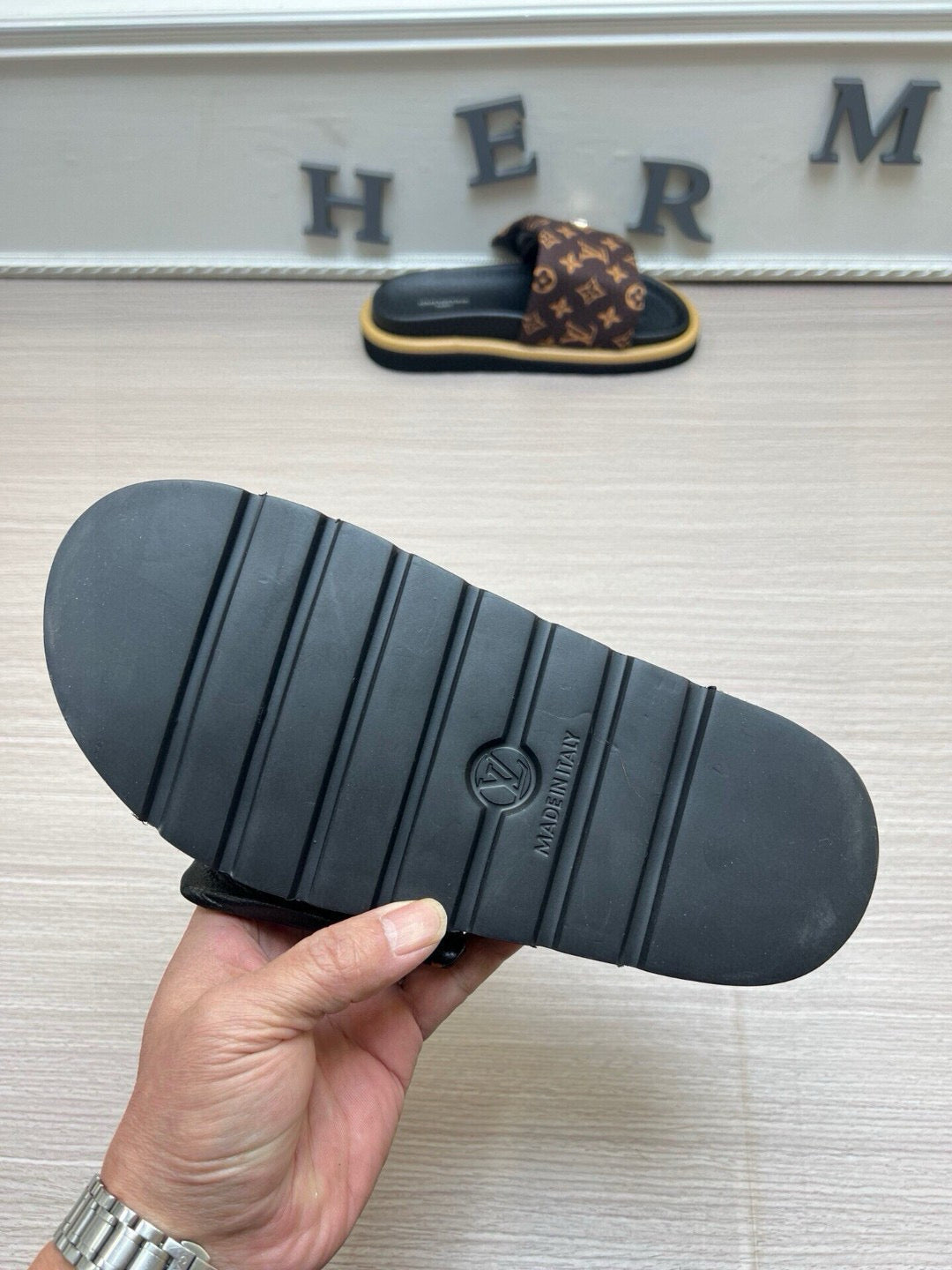 5QE10ZDE Stylish Slippers