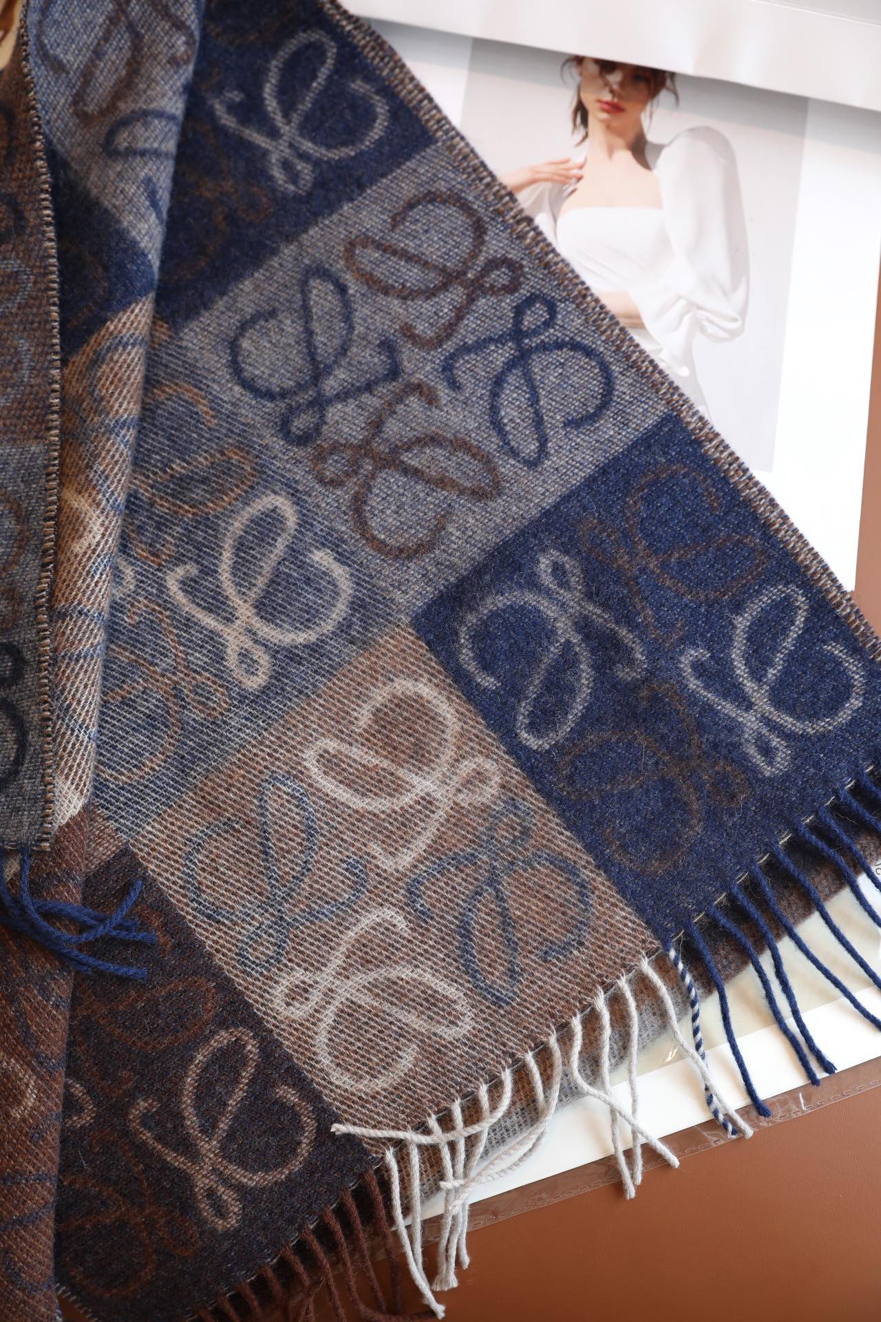 175RA13WDE Stylish Winter Scarves