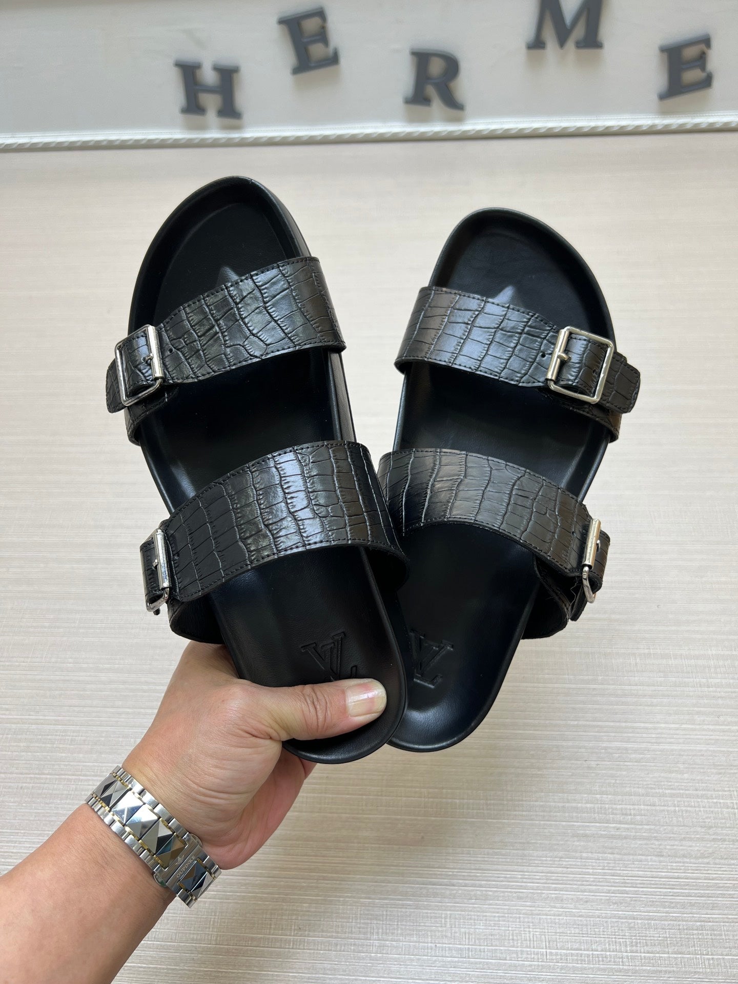 54E87ZDE Stylish slippers