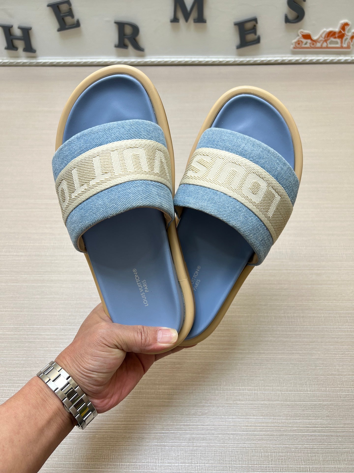 535ZE300ZDE Stylish Slippers