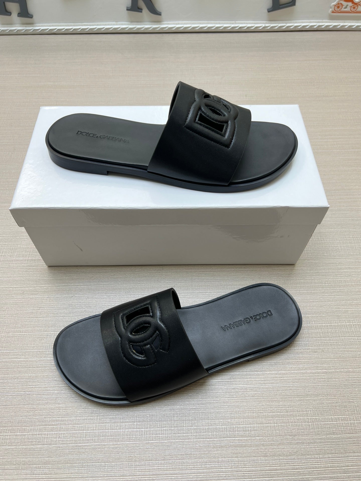 54A63ZDE Stylish slippers