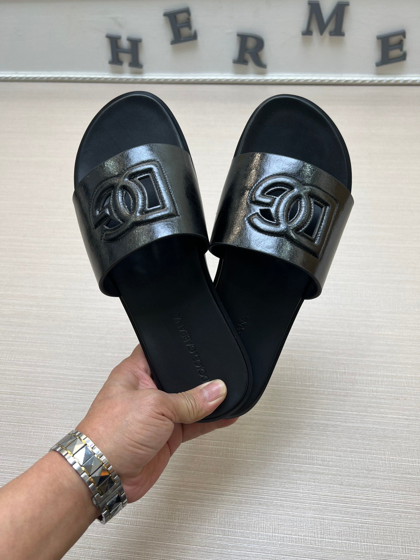 54A64ZDE Stylish slippers
