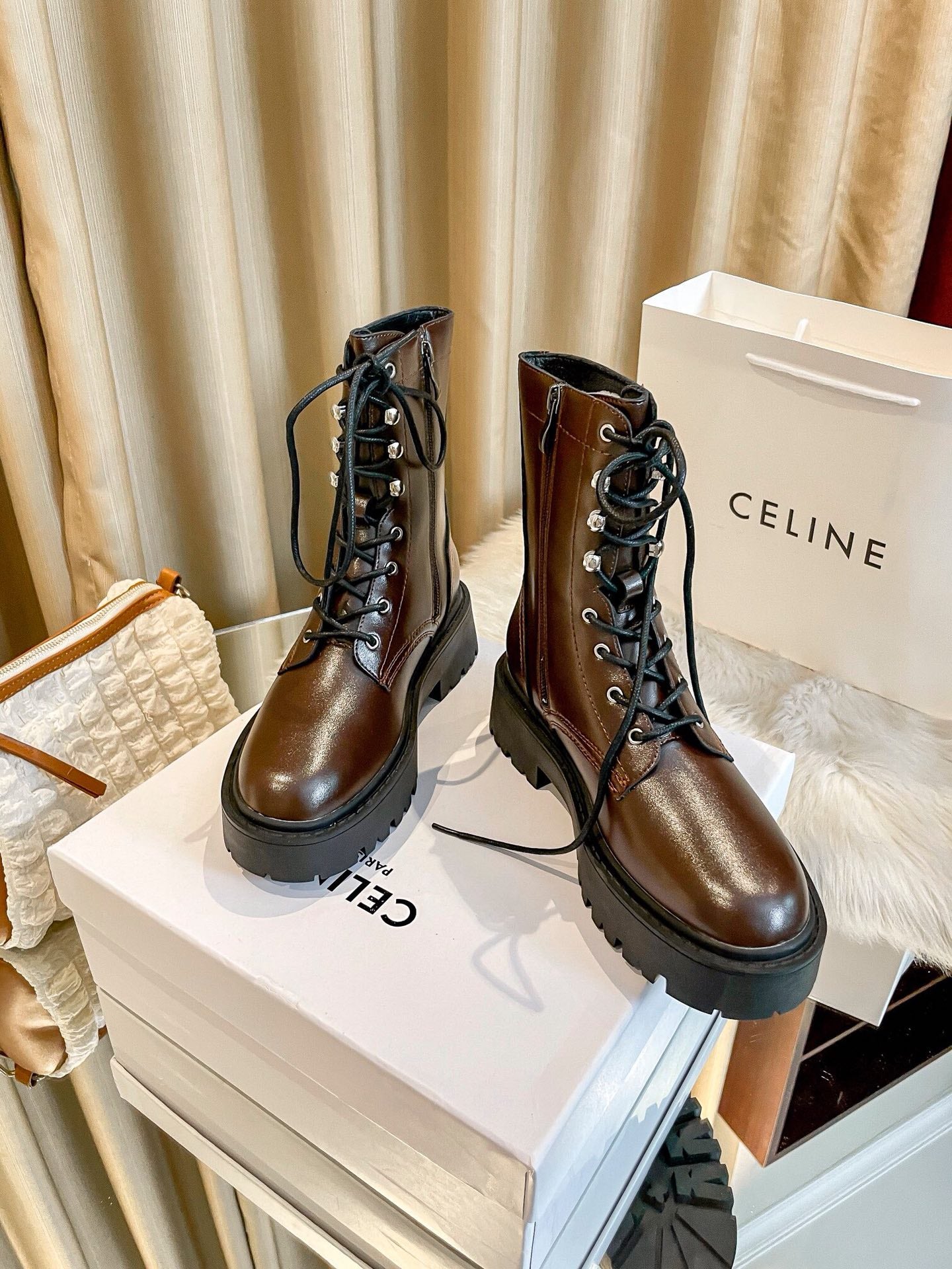 1JCL7ZDE Stylish leather boots