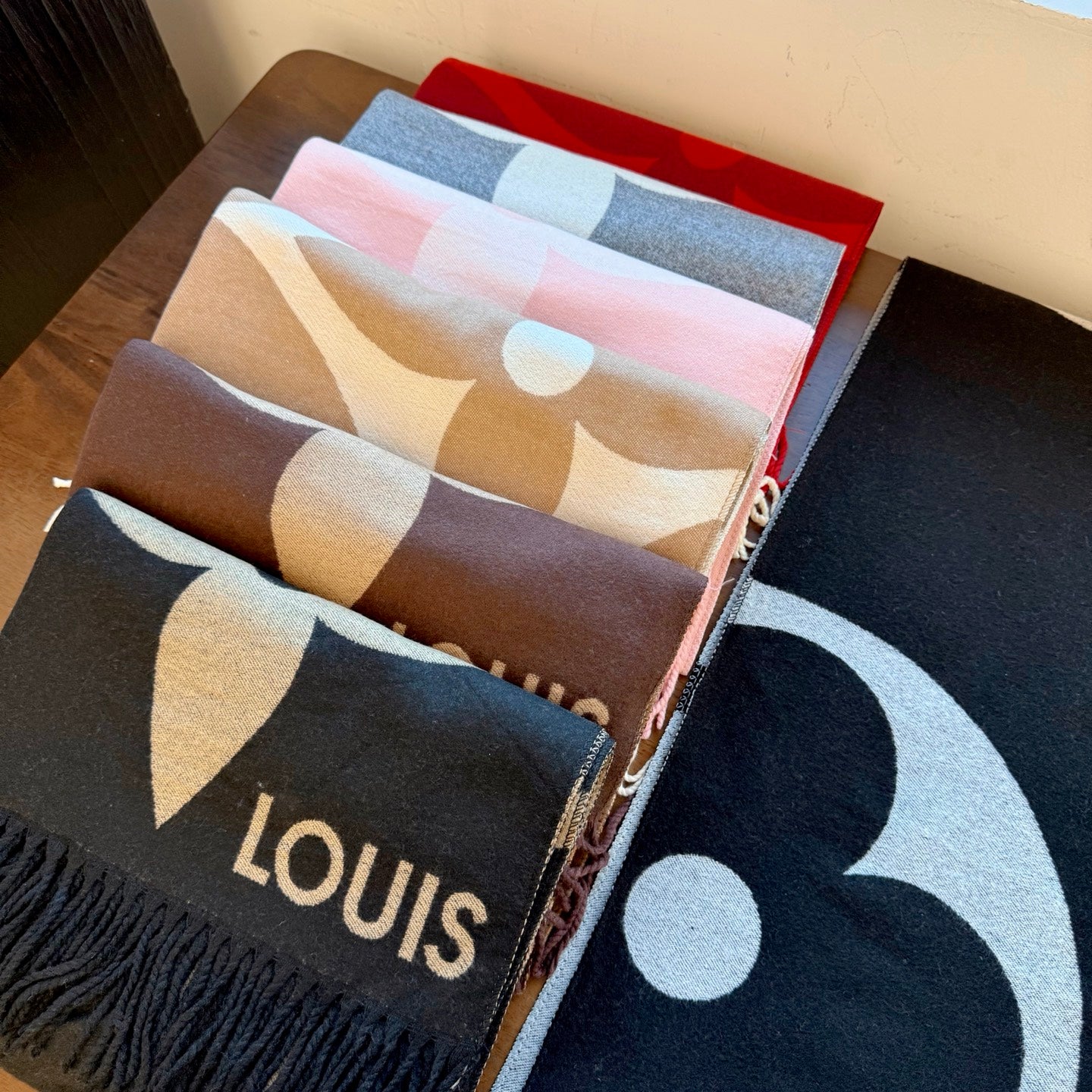 185ZE66WDE Stylish Winter Scarves