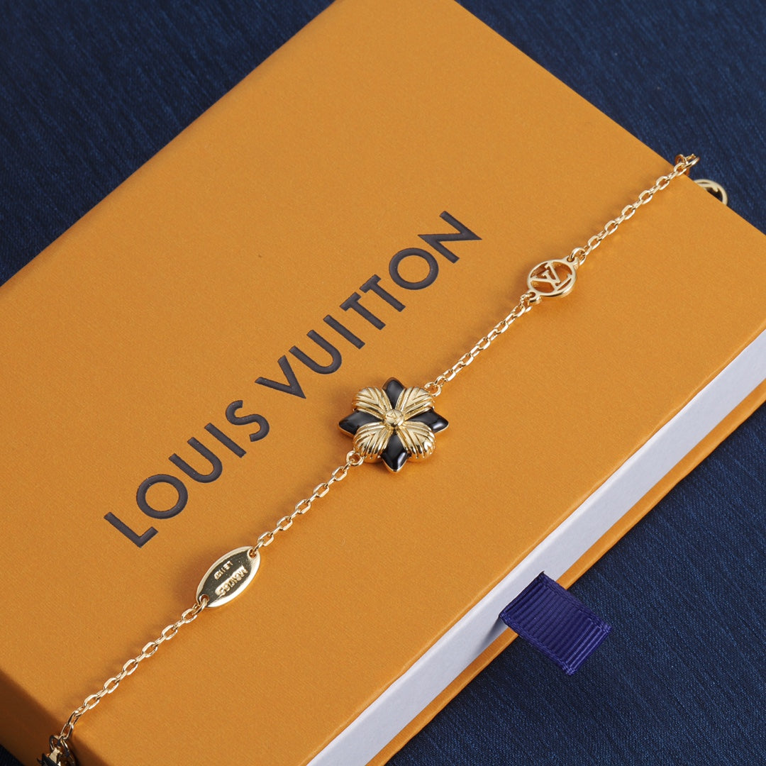 1YC330XDE Stylish Earrings Bracelets Necklaces