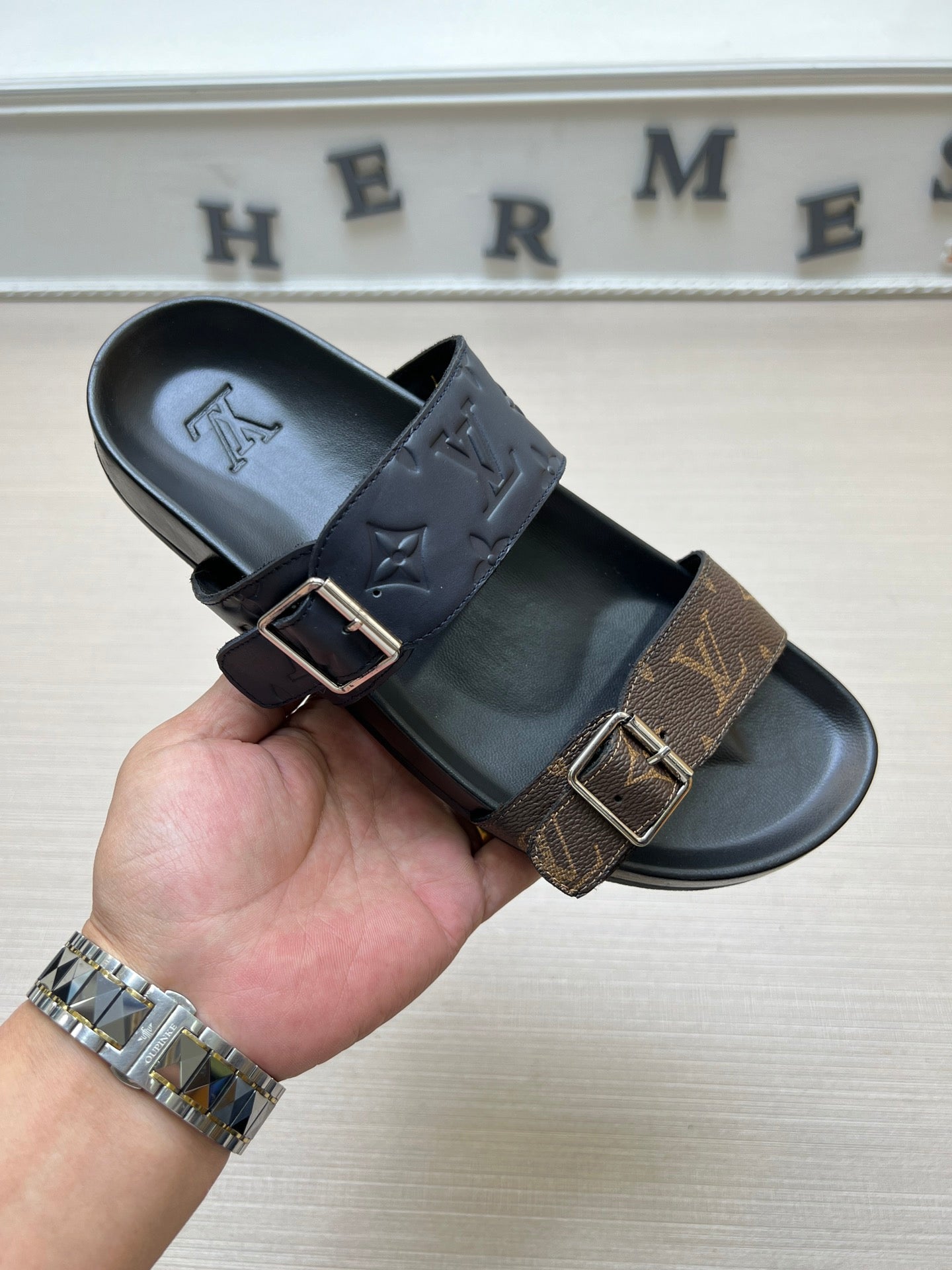 54E87ZDE Stylish slippers