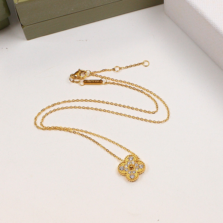 2VA11XDE Stylish necklaces both sides: one side is full of diamonds, and the other color