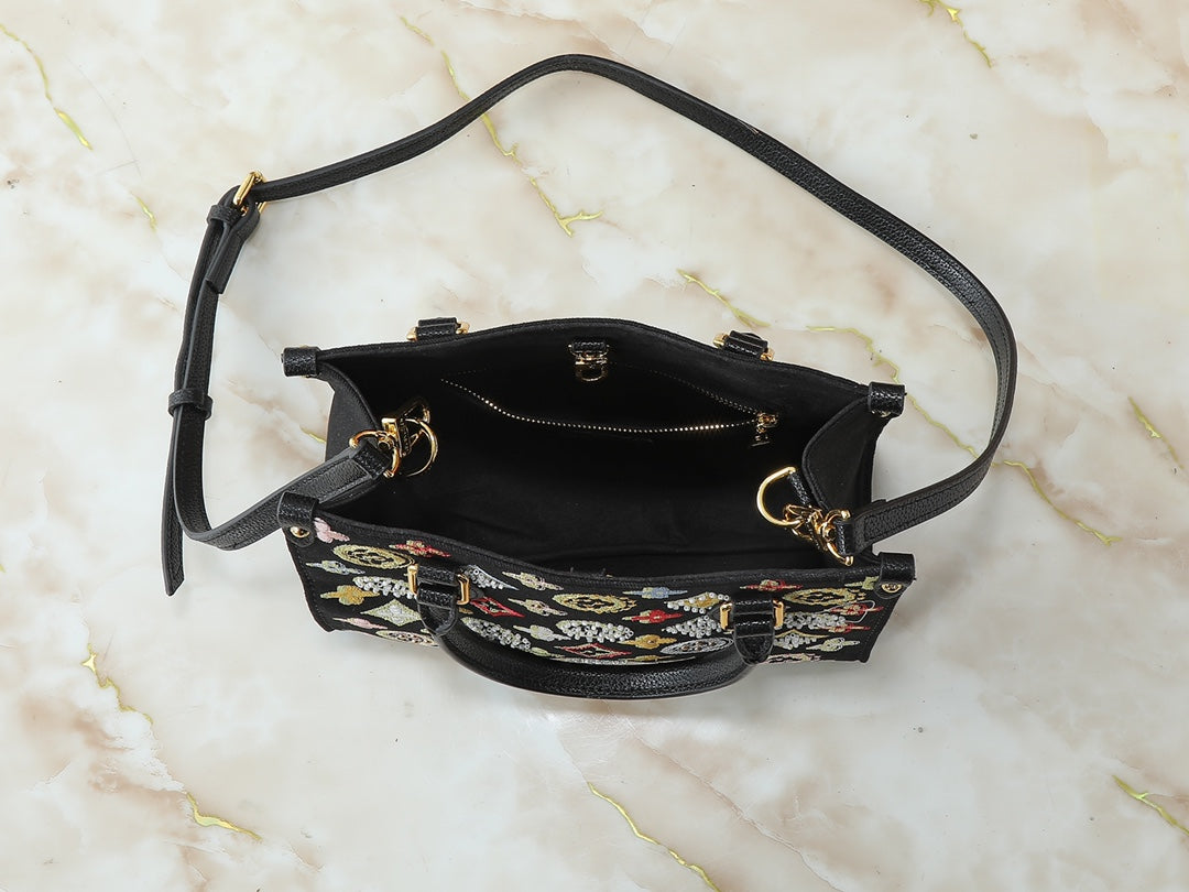 15RE22BDE Stylish genuine leather embroidered bag