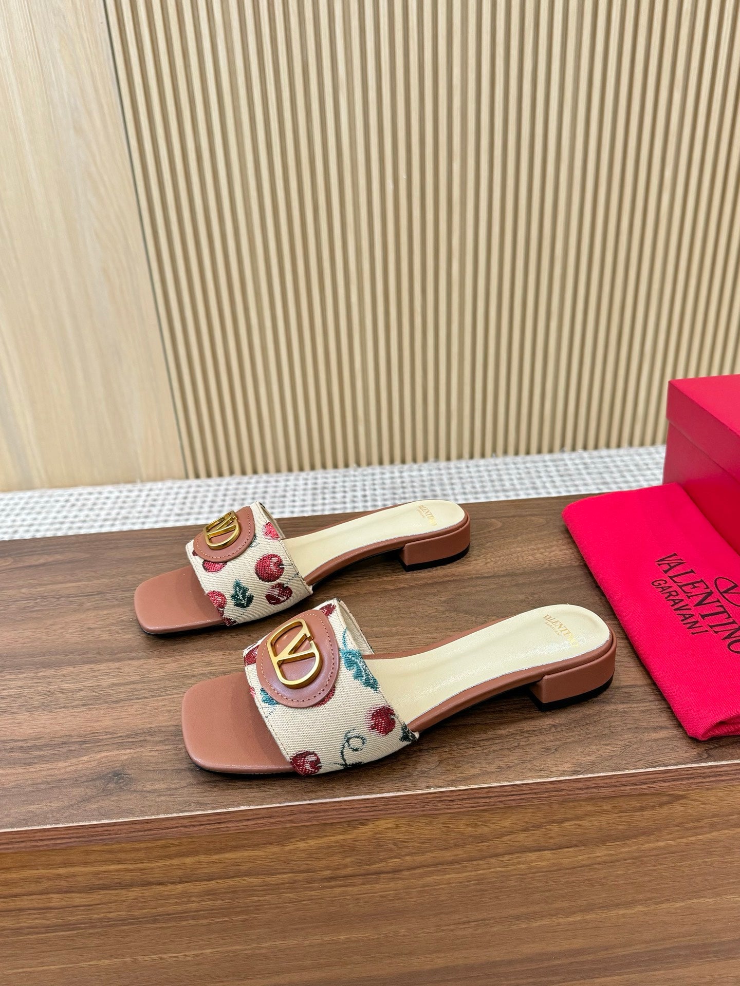 255QVL32ZDE Stylish leather shoes