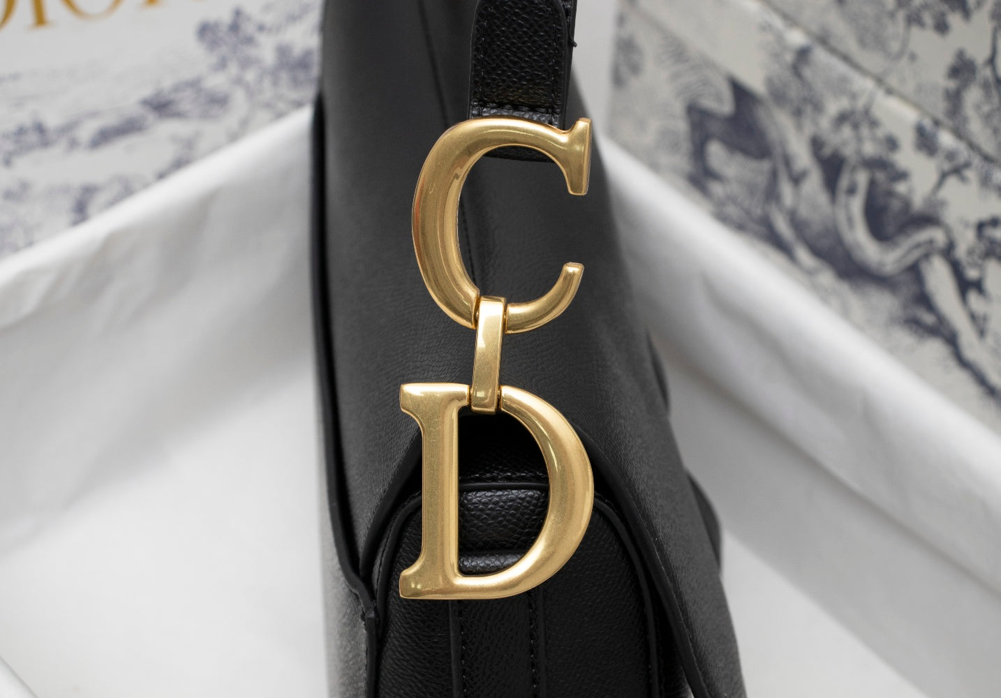 5D11BDE Stylish leather bag