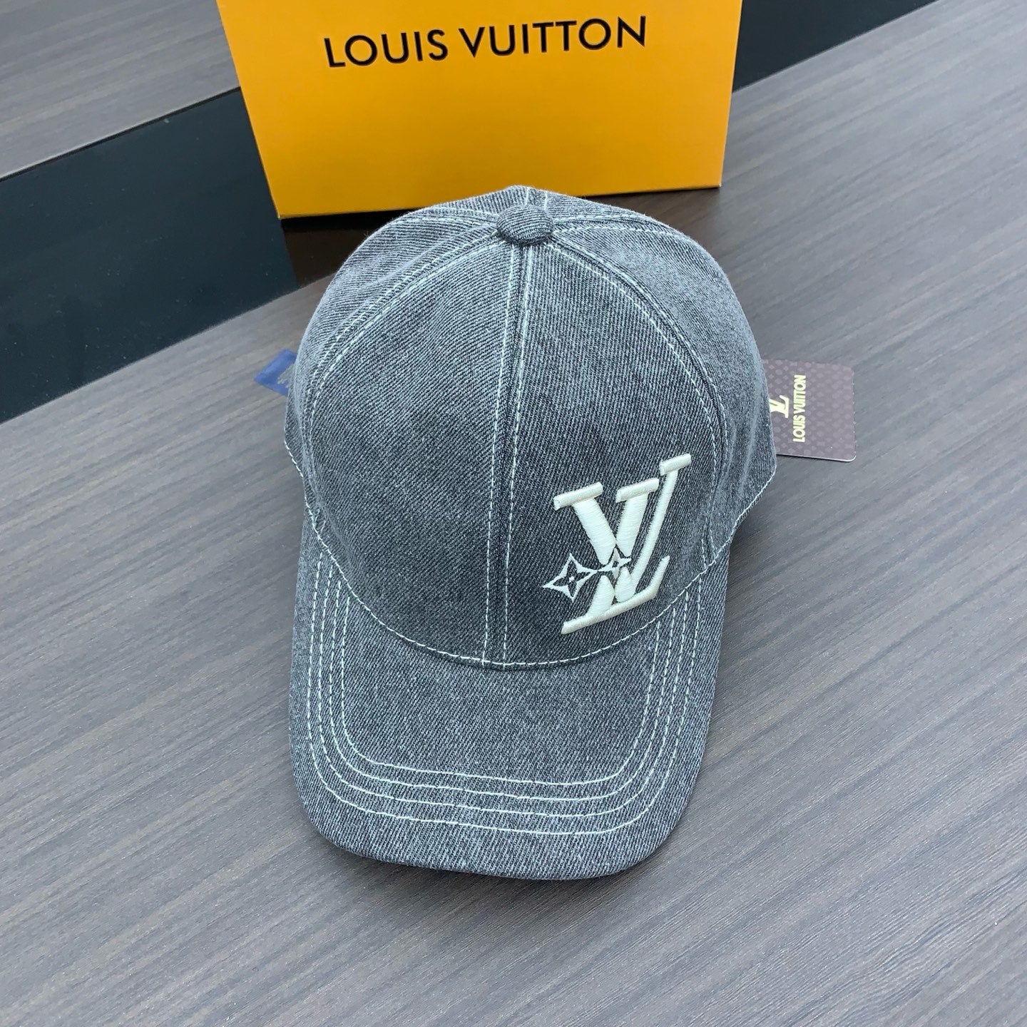 125ZE518MDE Stylish hats