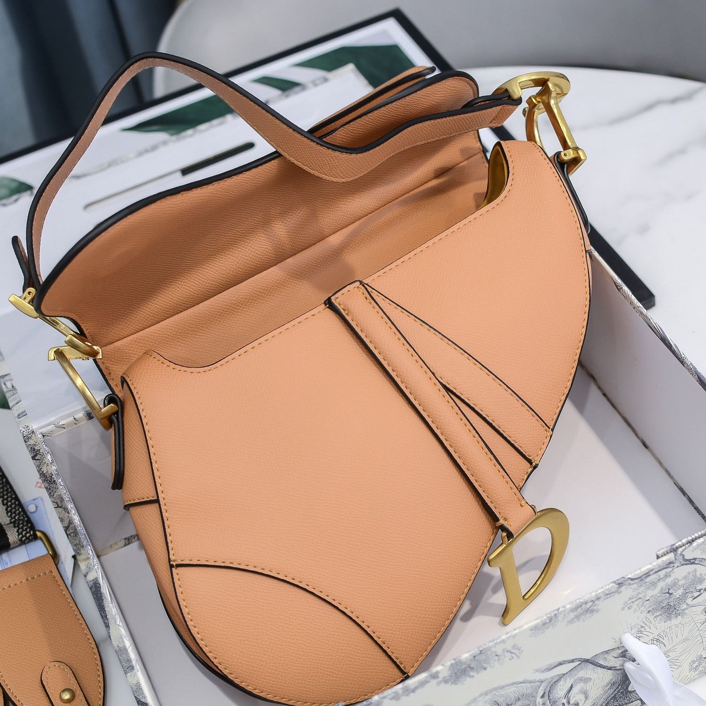 5E15BDE Stylish leather bag