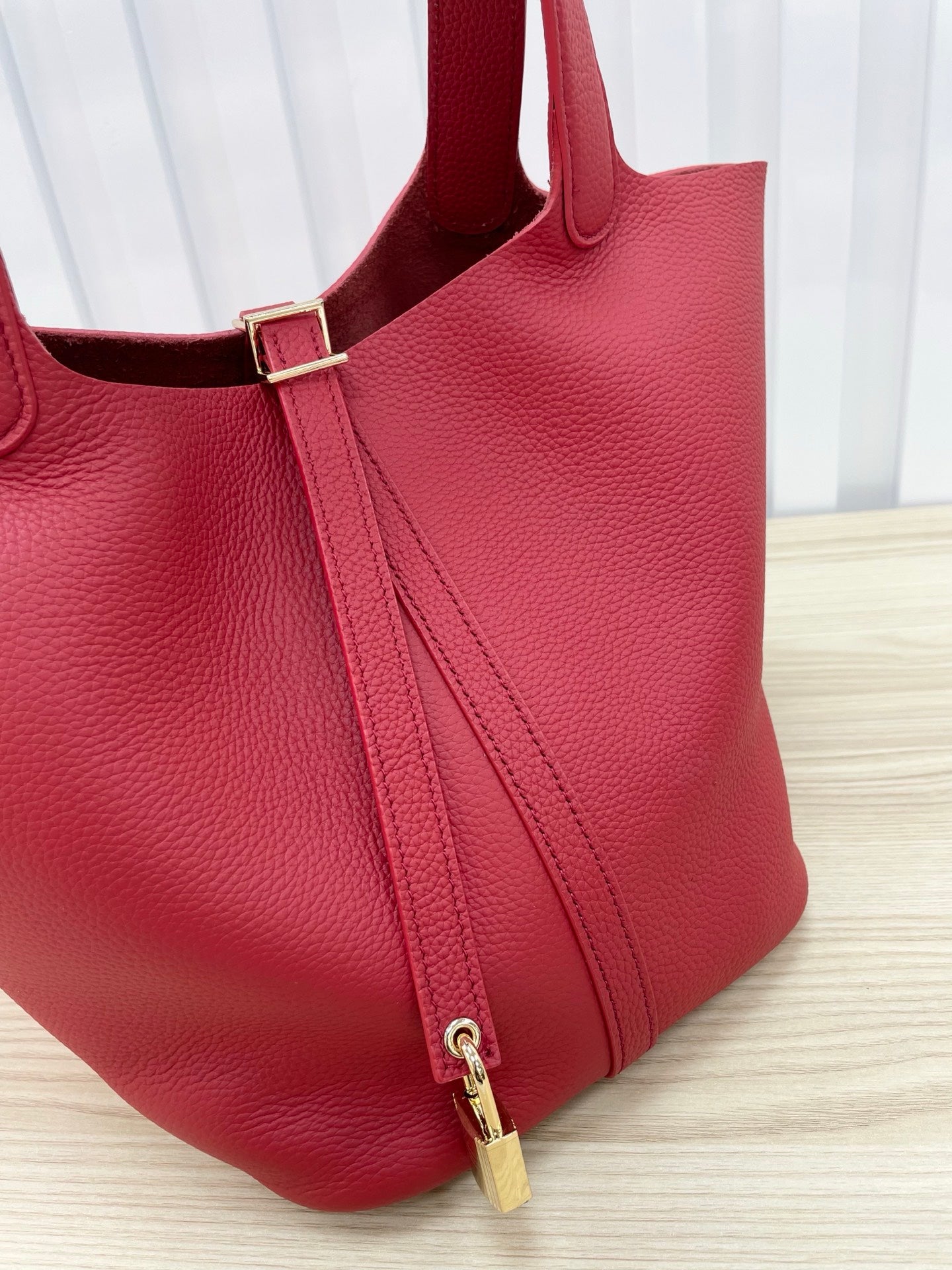 15RH6BDE Stylish leather bag