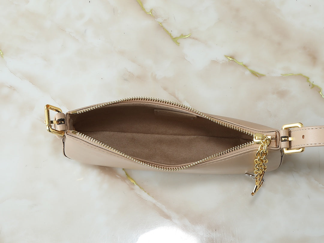 15RE23BDE Stylish leather bag