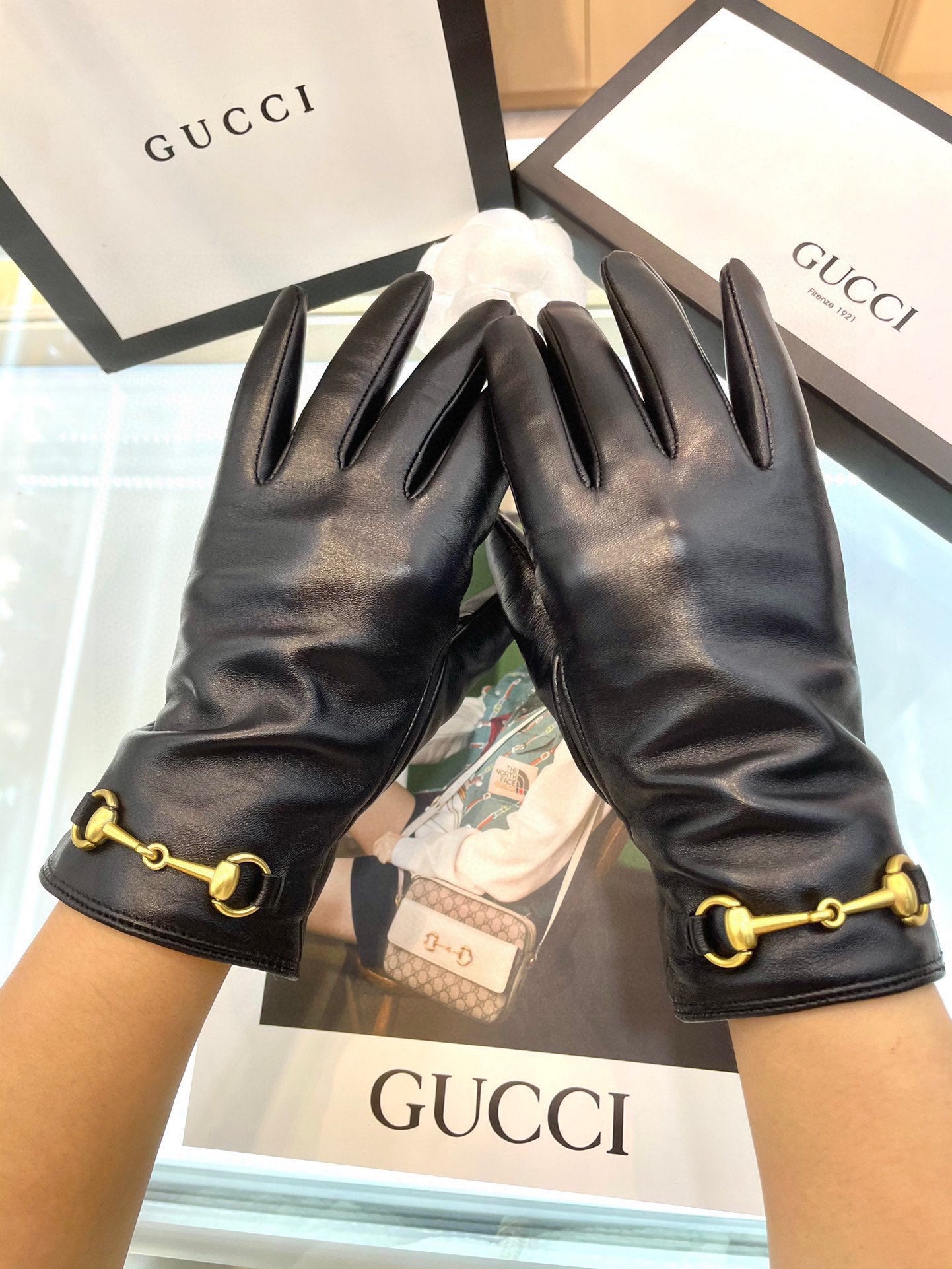 24B112SDE Stylish gloves