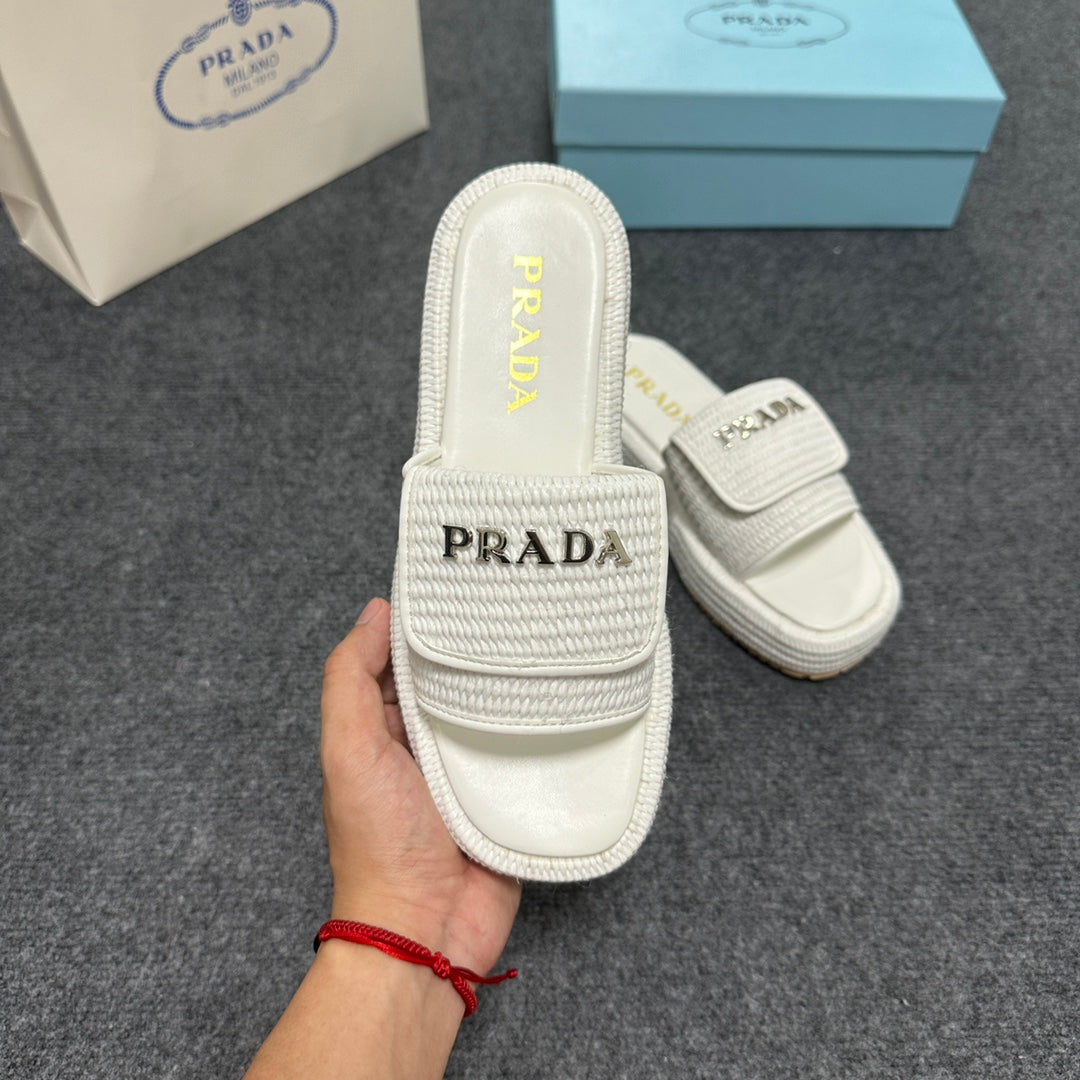 14PD24ZDE Stylish slippers