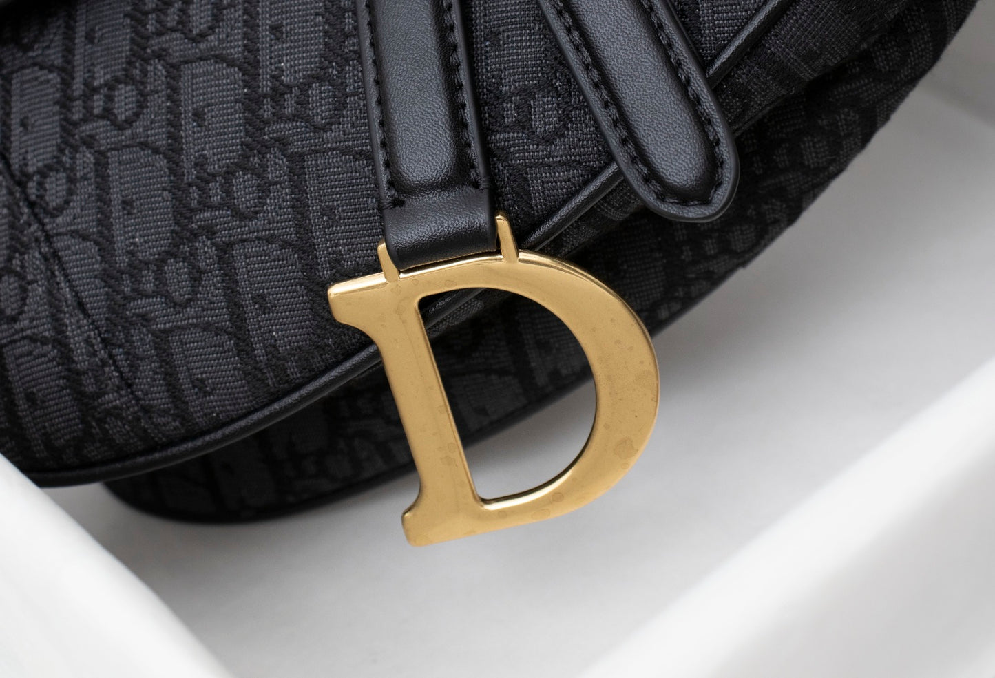 5D12BDE Stylish leather bag